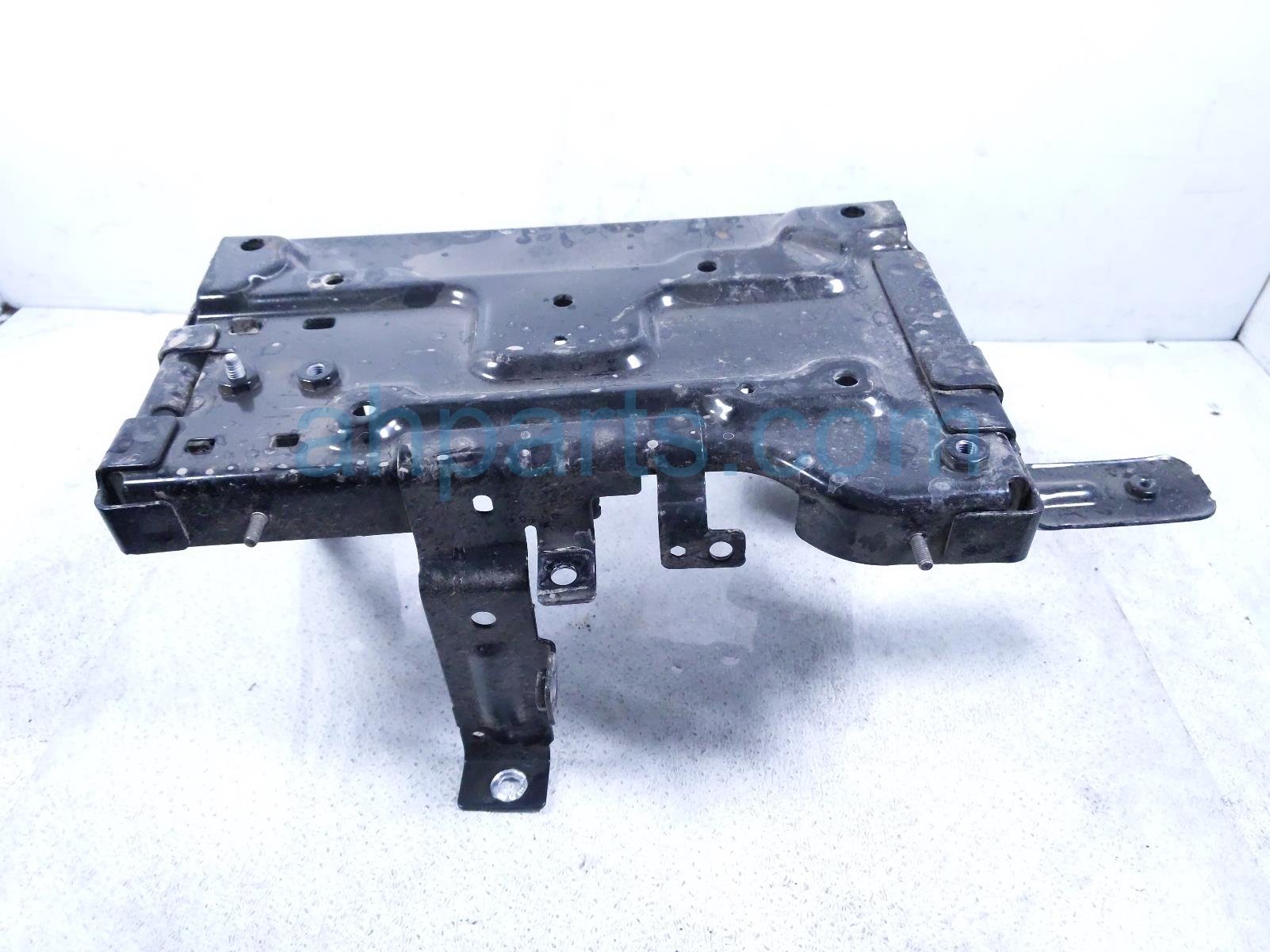 2024 Chevy Silverado 1500 Battery Tray 84963924 Replacement 2024 Chevy Silverado 1500 Battery Tray 84963924 Replacement thumbnail