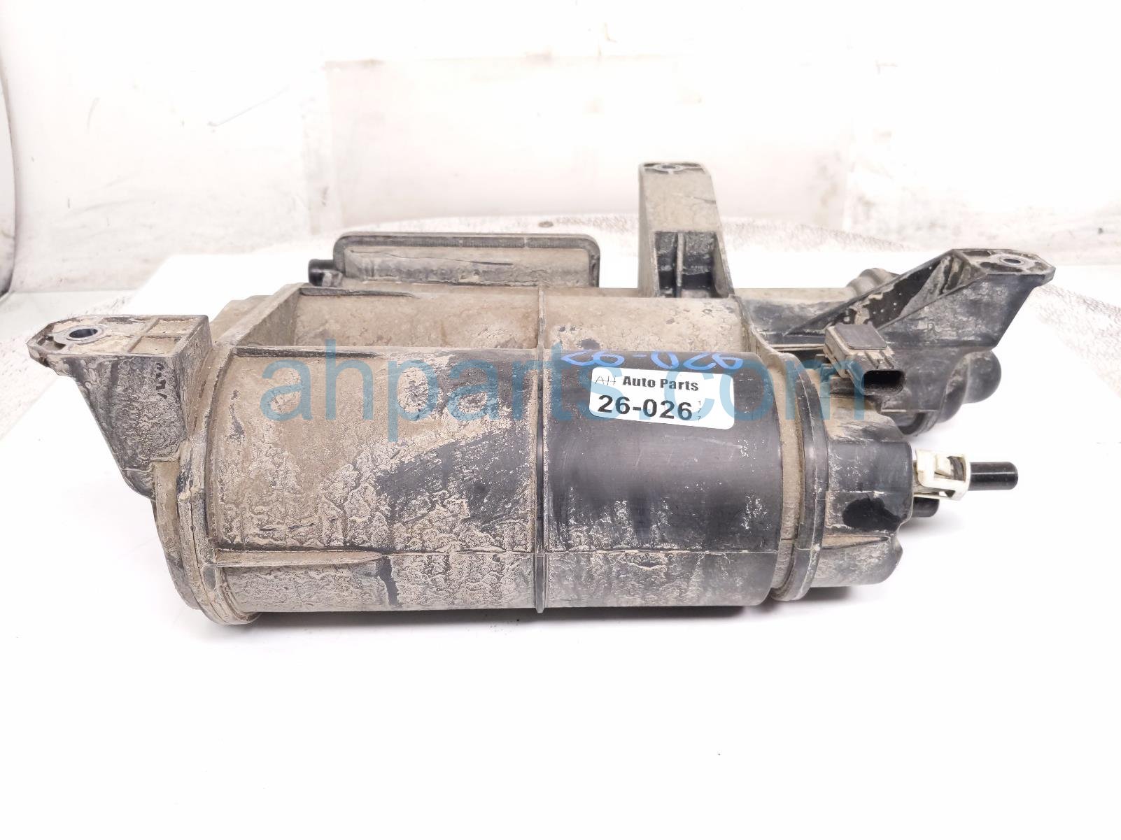 Honda FUEL VAPOR CHARCOAL CANISTER - 2.0L Honda FUEL VAPOR CHARCOAL CANISTER - 2.0L