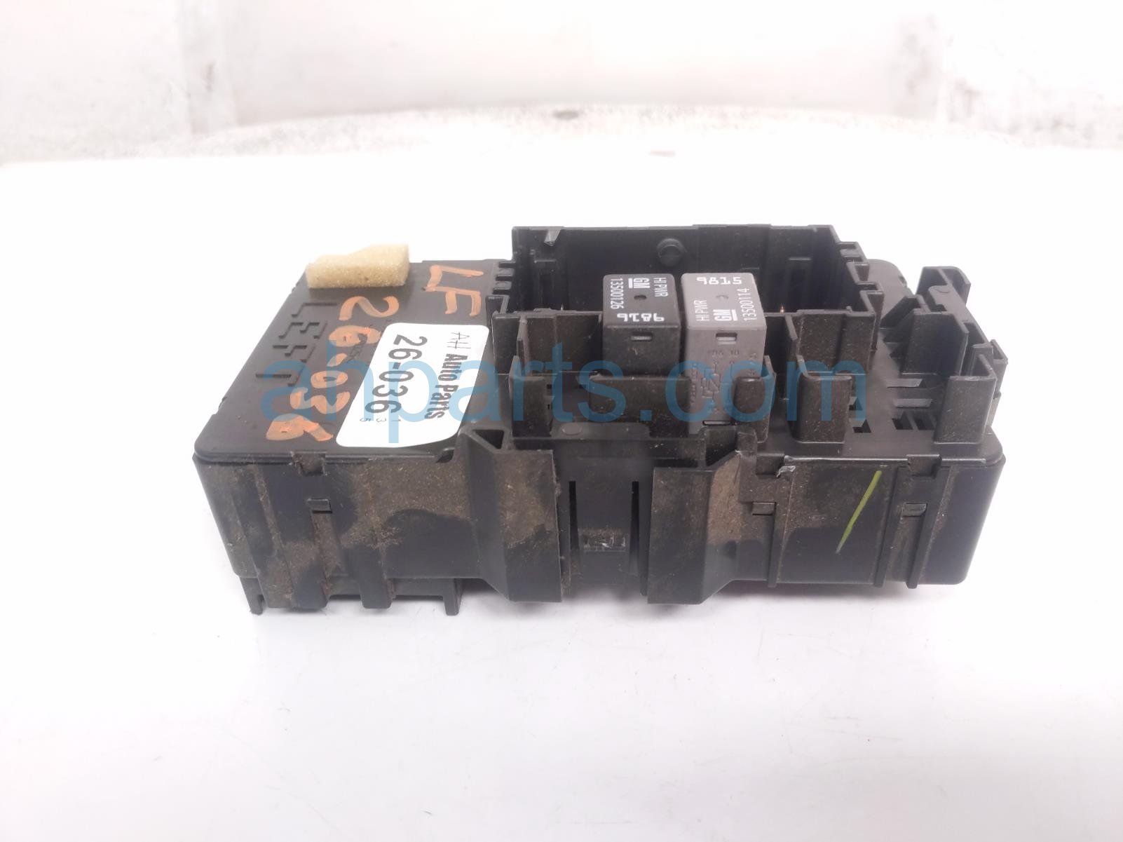 Chevy LH JUNCTION FUSE & RELAY BOX - 4.3L