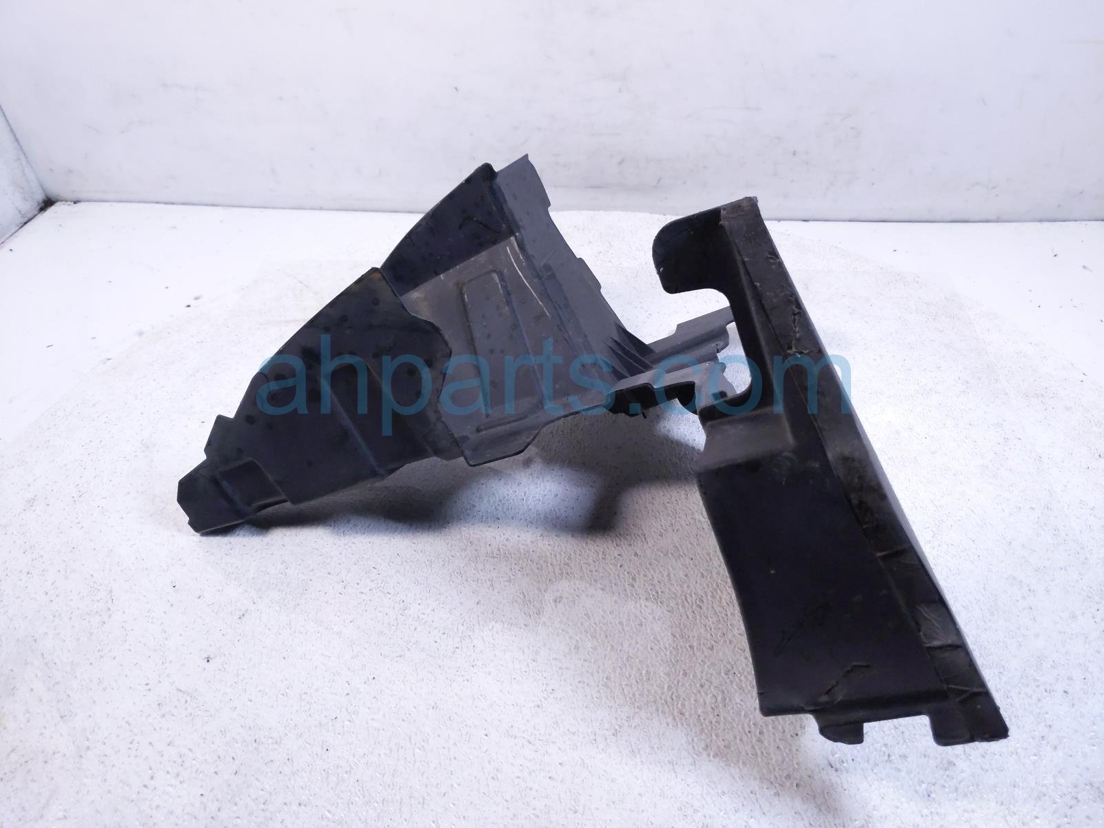 2018 Infiniti Qx80 Front Passenger Radiator Seal 21498 6GW0A Replacement 2018 Infiniti Qx80 Front Passenger Radiator Seal 21498 6GW0A Replacement thumbnail