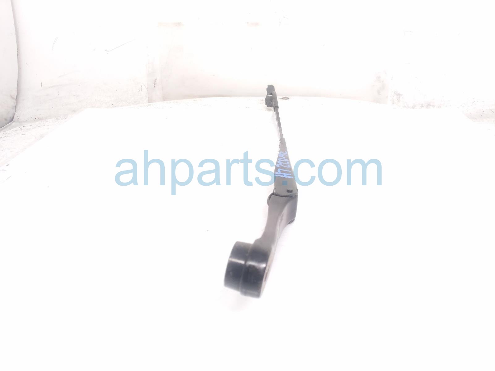 2018 Jeep Renegade Driver Windshield Wiper Arm 68256581AA Replacement 2018 Jeep Renegade Driver Windshield Wiper Arm 68256581AA Replacement thumbnail