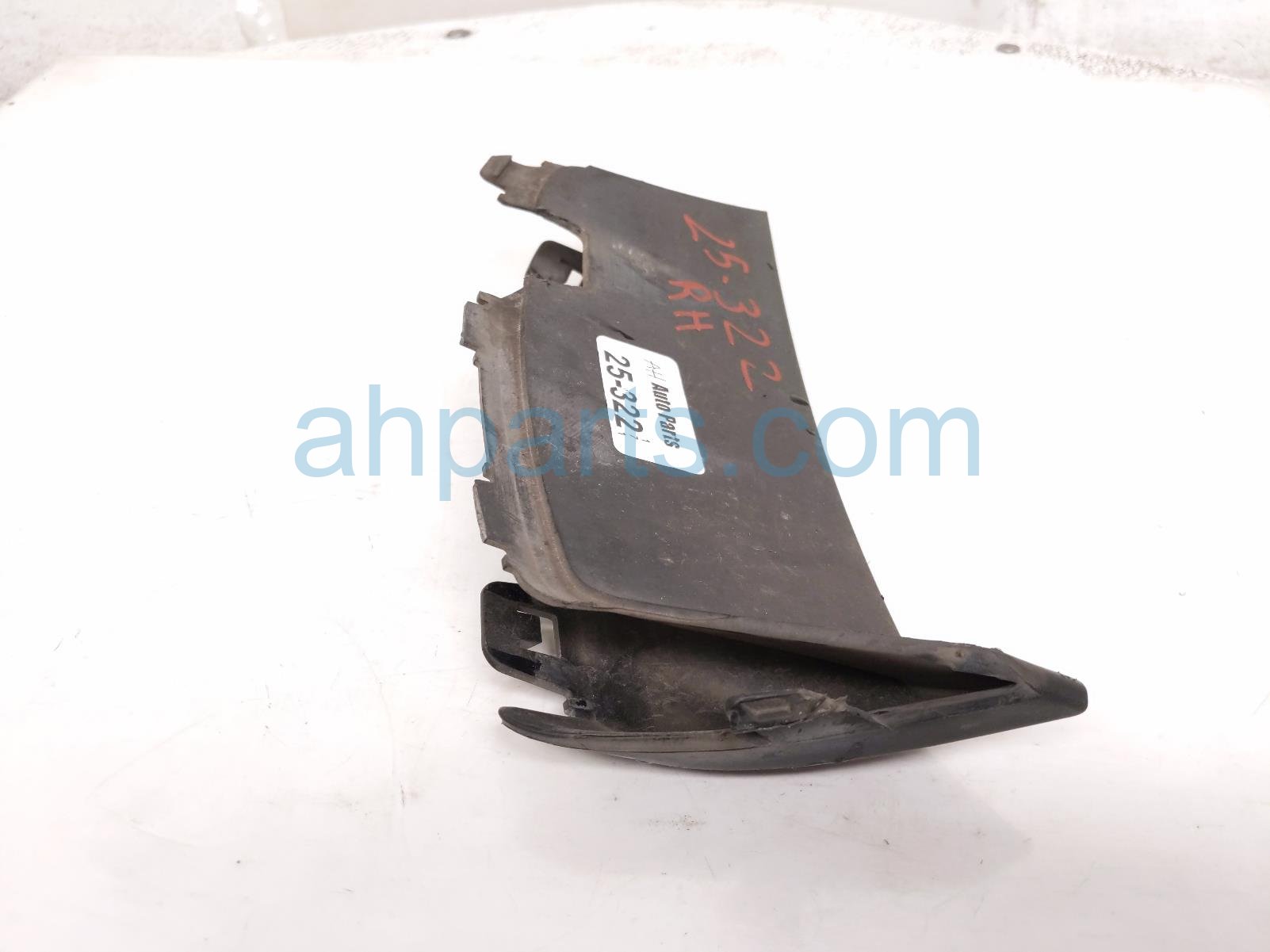 2021 Porsche Macan Front Passenger Fog Lt Bezel Trim White 95B 807 820 C OK1 Replacement 2021 Porsche Macan Front Passenger Fog Lt Bezel Trim White 95B 807 820 C OK1 Replacement thumbnail