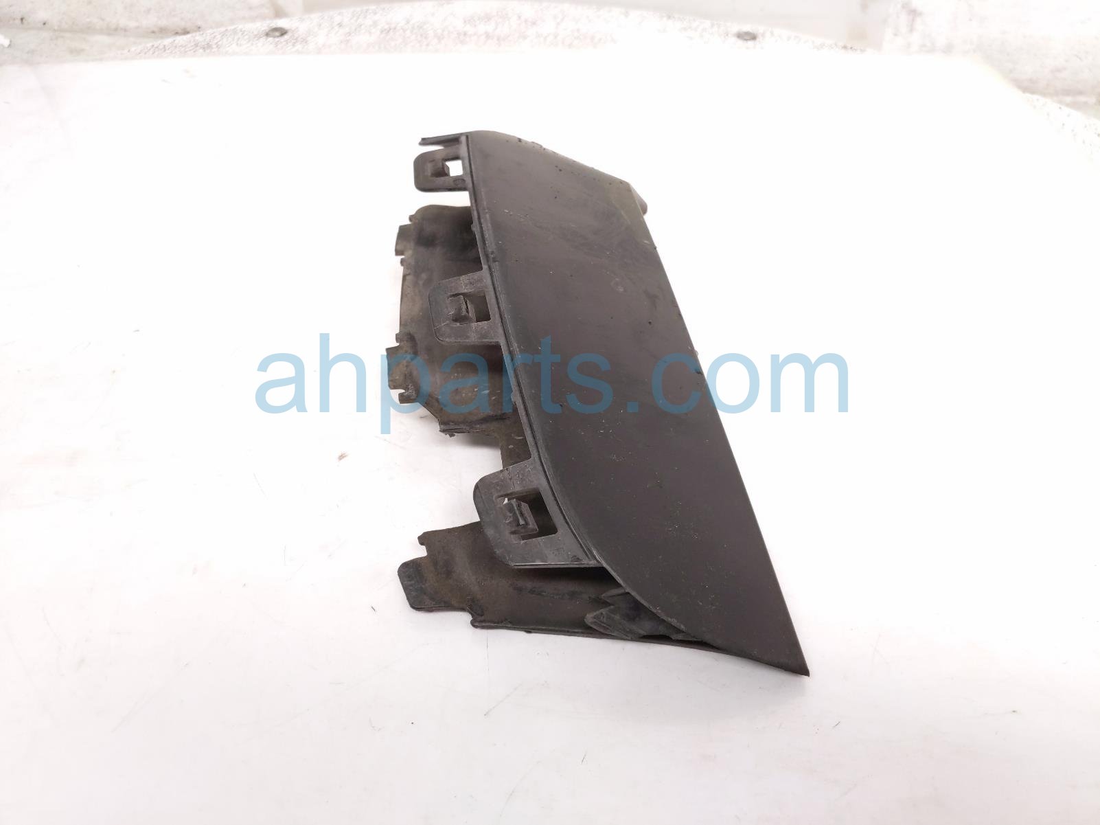 2021 Porsche Macan Front Passenger Fog Lt Bezel Trim White 95B 807 820 C OK1 Replacement 2021 Porsche Macan Front Passenger Fog Lt Bezel Trim White 95B 807 820 C OK1 Replacement thumbnail