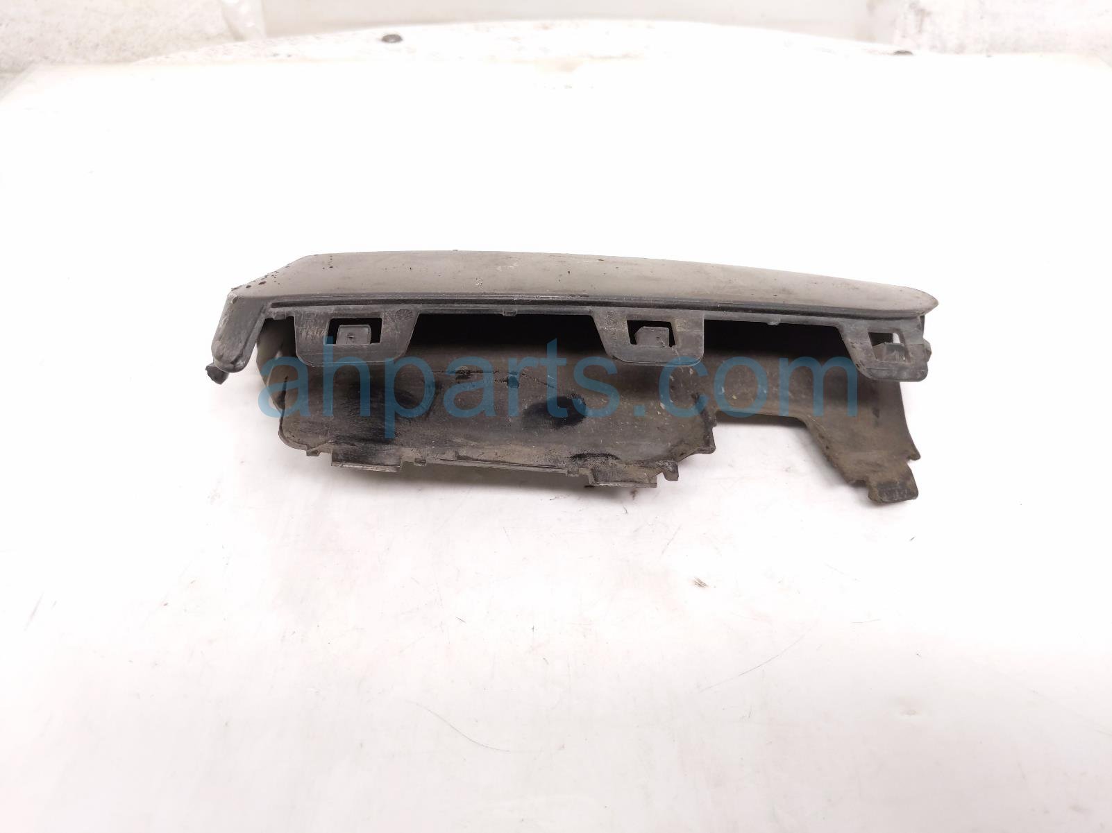 2021 Porsche Macan Front Passenger Fog Lt Bezel Trim White 95B 807 820 C OK1 Replacement 2021 Porsche Macan Front Passenger Fog Lt Bezel Trim White 95B 807 820 C OK1 Replacement thumbnail