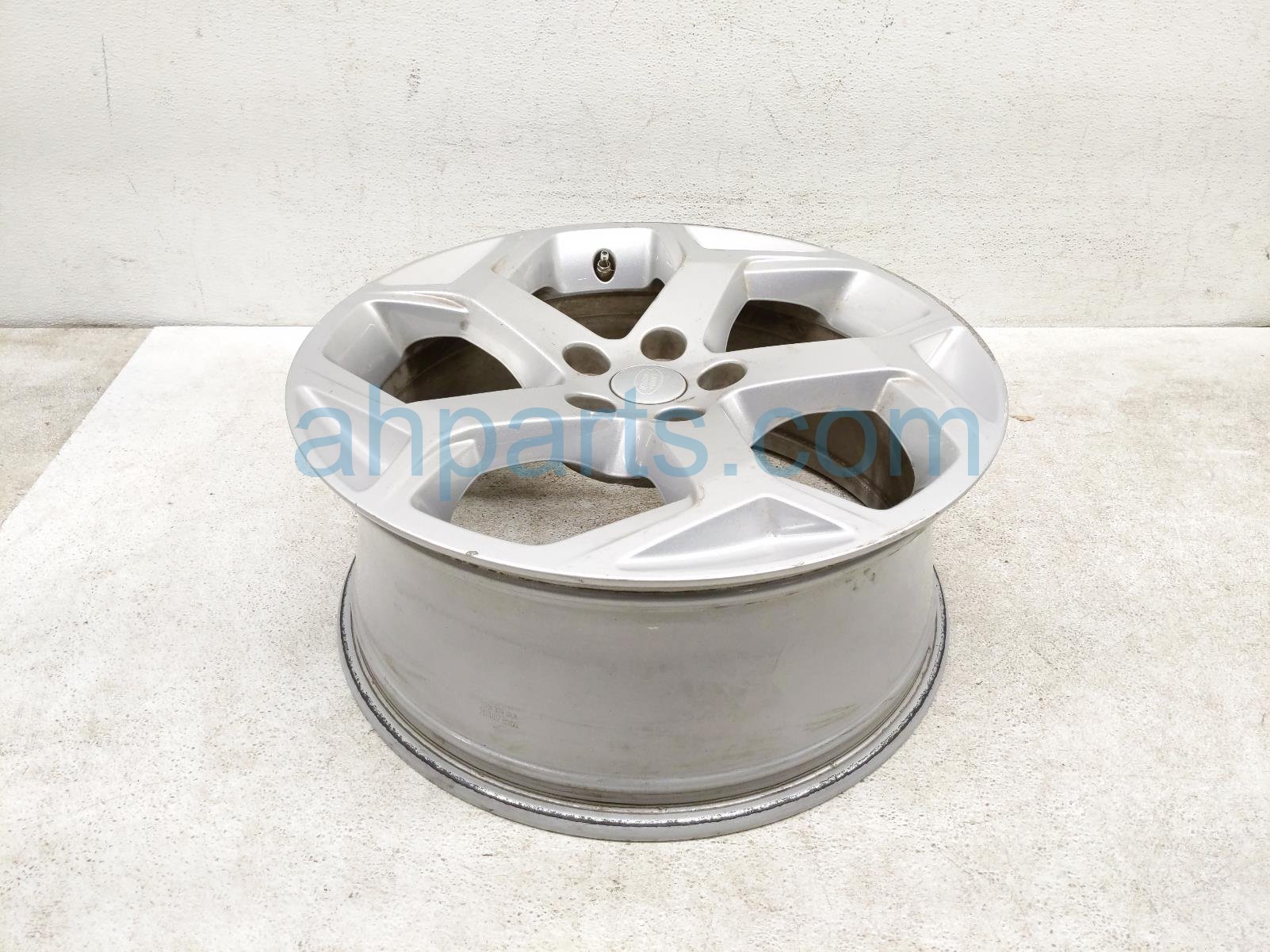 2020 Land Rover Range Rover Sport Rear Passenger Wheel / Rim JK62 1007 AA Replacement 2020 Land Rover Range Rover Sport Rear Passenger Wheel / Rim JK62 1007 AA Replacement thumbnail