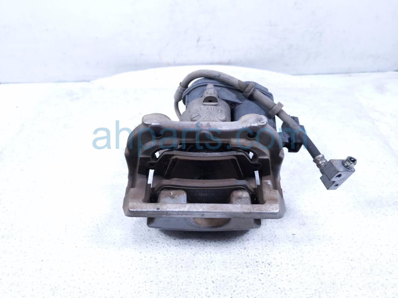 2020 Land Rover Range Rover Sport Rear Driver Brake Caliper JPLA 2K328 AD Replacement 2020 Land Rover Range Rover Sport Rear Driver Brake Caliper JPLA 2K328 AD Replacement thumbnail