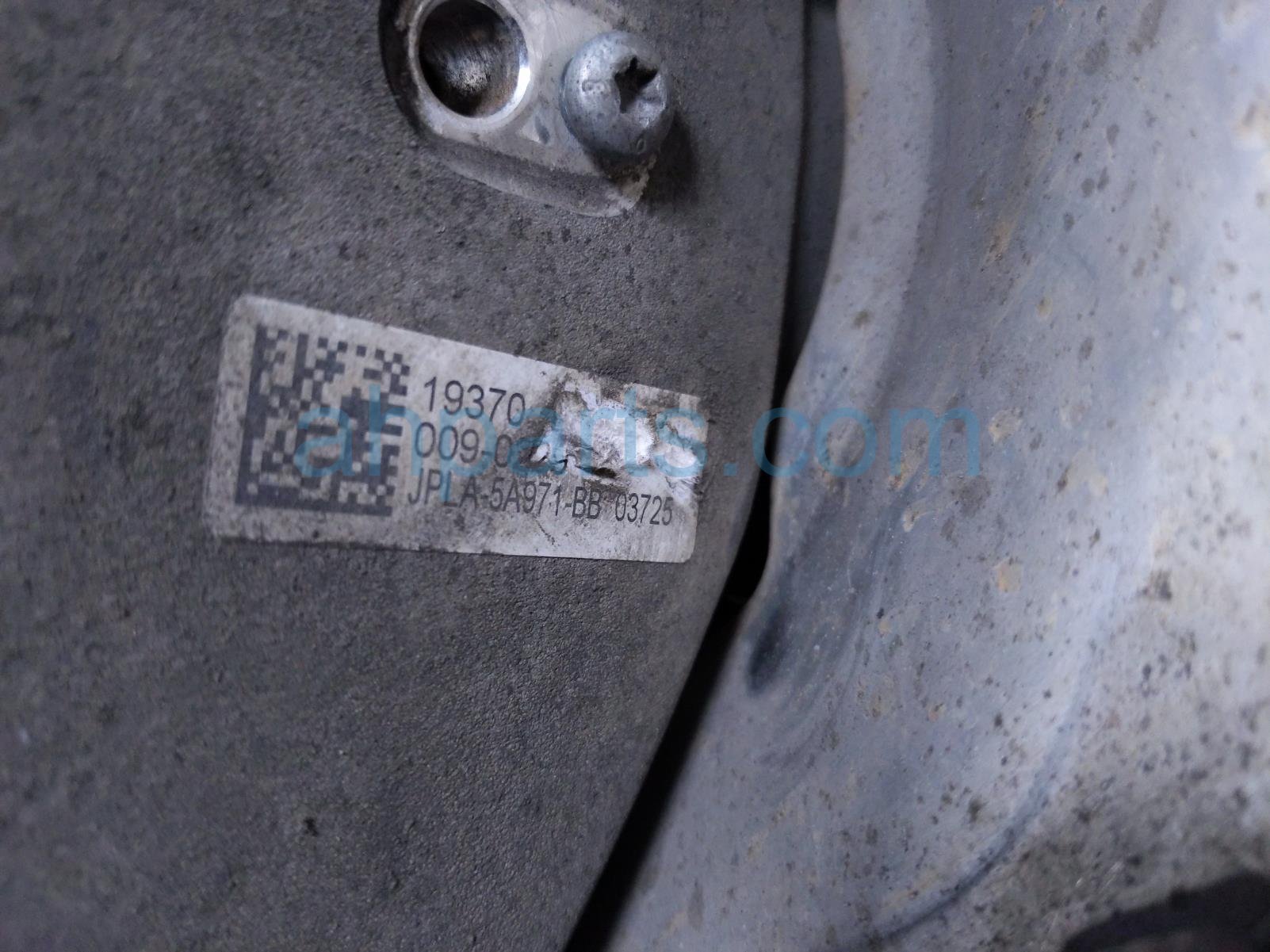 2020 Land Rover Range Rover Sport Axle Stub Rear Driver Spindle Knuckle Hub Awd LR142579 Replacement 2020 Land Rover Range Rover Sport Axle Stub Rear Driver Spindle Knuckle Hub Awd LR142579 Replacement thumbnail