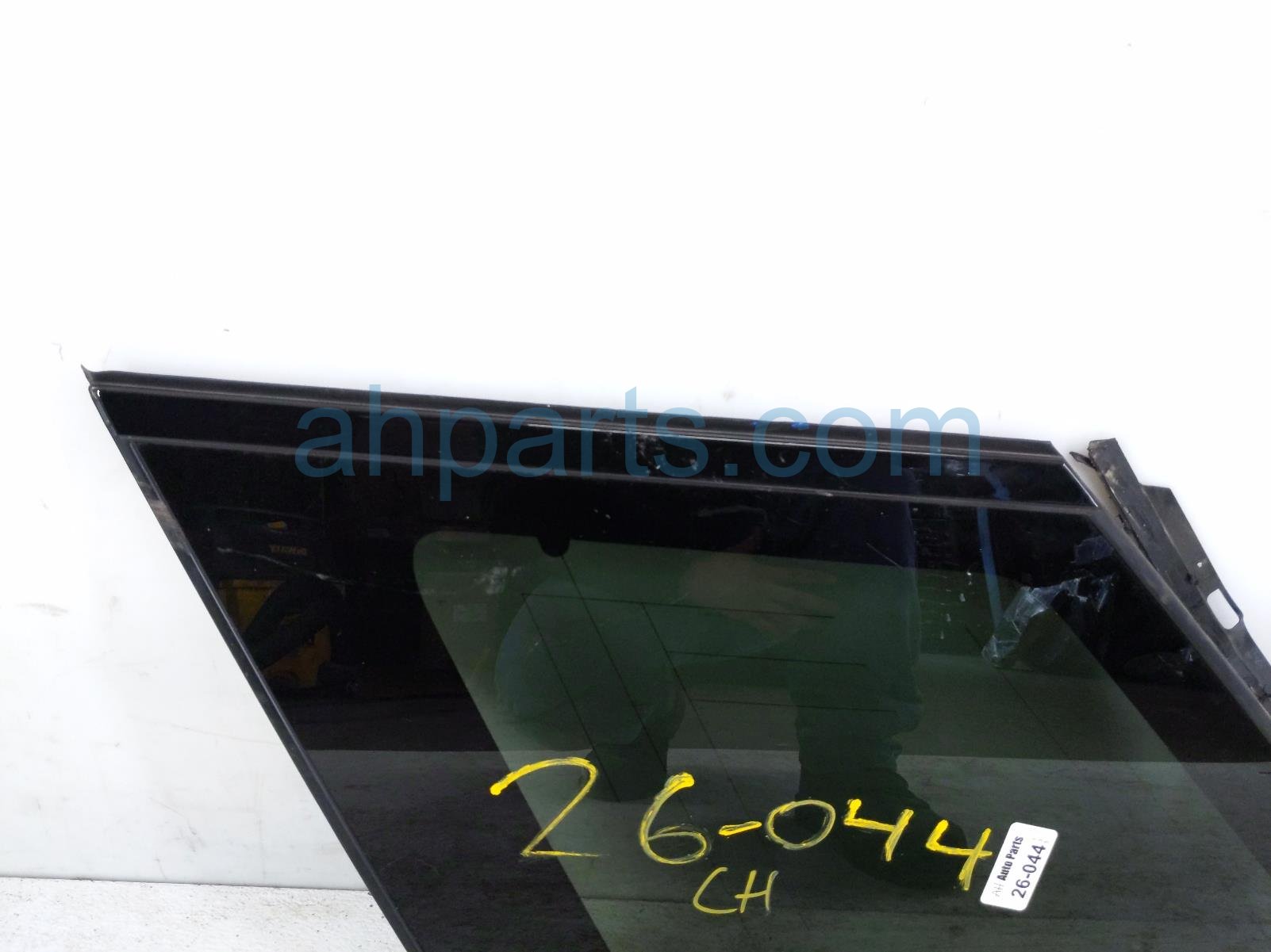 2020 Land Rover Range Rover Sport Driver Quarter Window Glass LR044118 Replacement 2020 Land Rover Range Rover Sport Driver Quarter Window Glass LR044118 Replacement thumbnail
