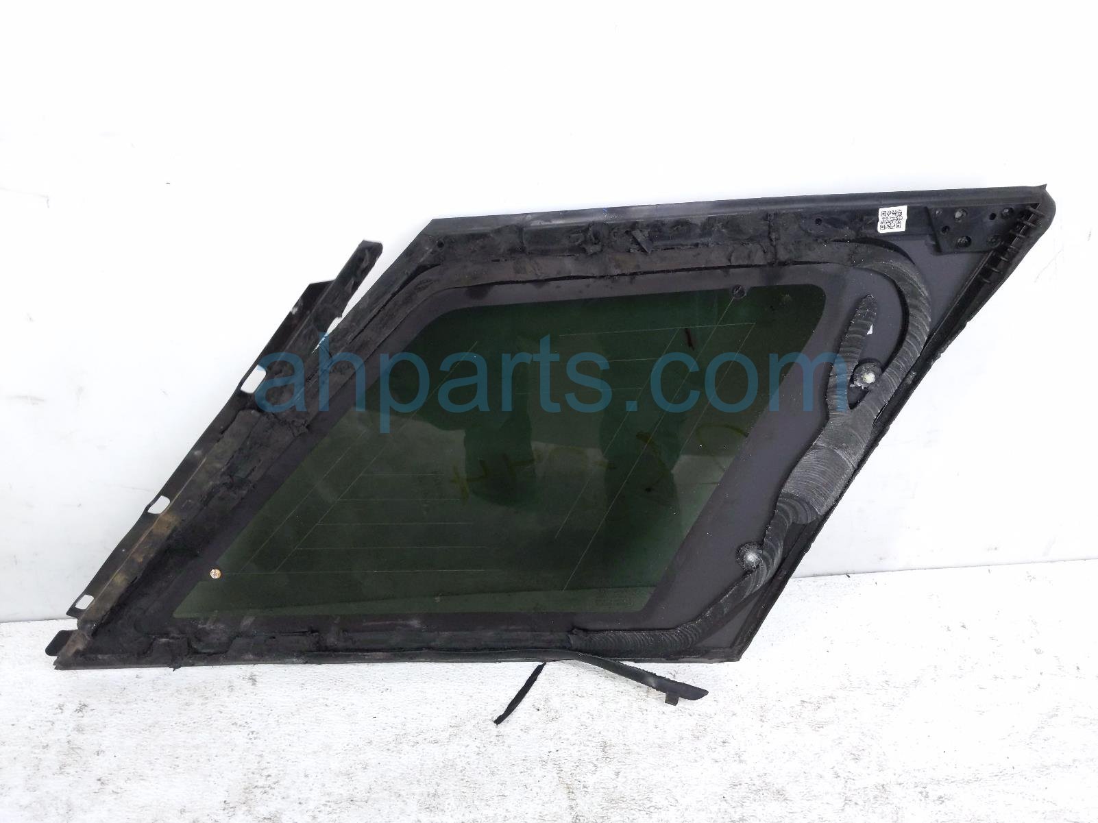 2020 Land Rover Range Rover Sport Driver Quarter Window Glass LR044118 Replacement 2020 Land Rover Range Rover Sport Driver Quarter Window Glass LR044118 Replacement thumbnail