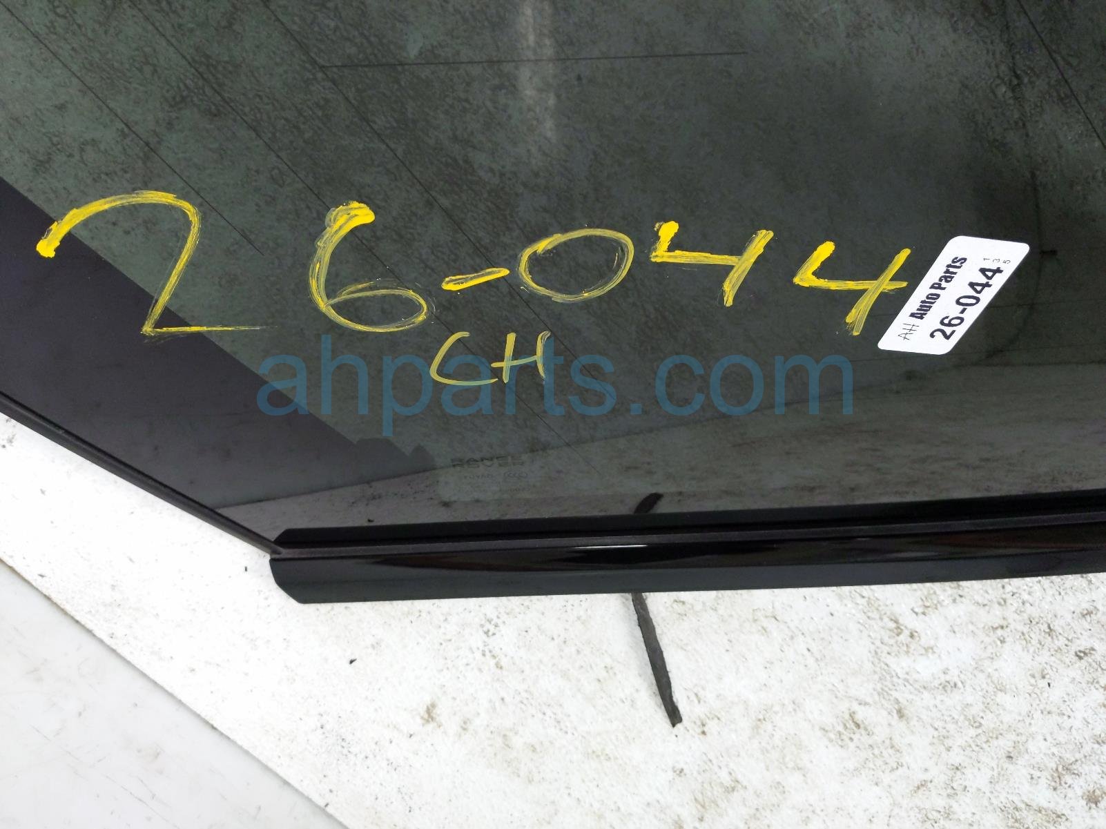 2020 Land Rover Range Rover Sport Driver Quarter Window Glass LR044118 Replacement 2020 Land Rover Range Rover Sport Driver Quarter Window Glass LR044118 Replacement thumbnail
