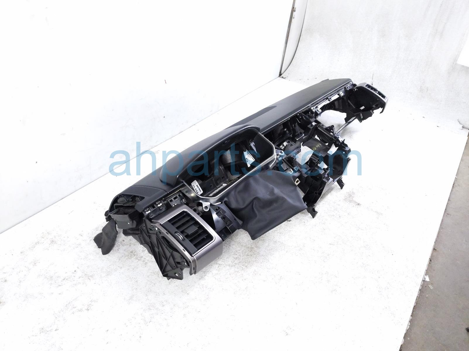 2020 Land Rover Range Rover Sport Dashboard W/ Airbag L4941786 Replacement 2020 Land Rover Range Rover Sport Dashboard W/ Airbag L4941786 Replacement thumbnail