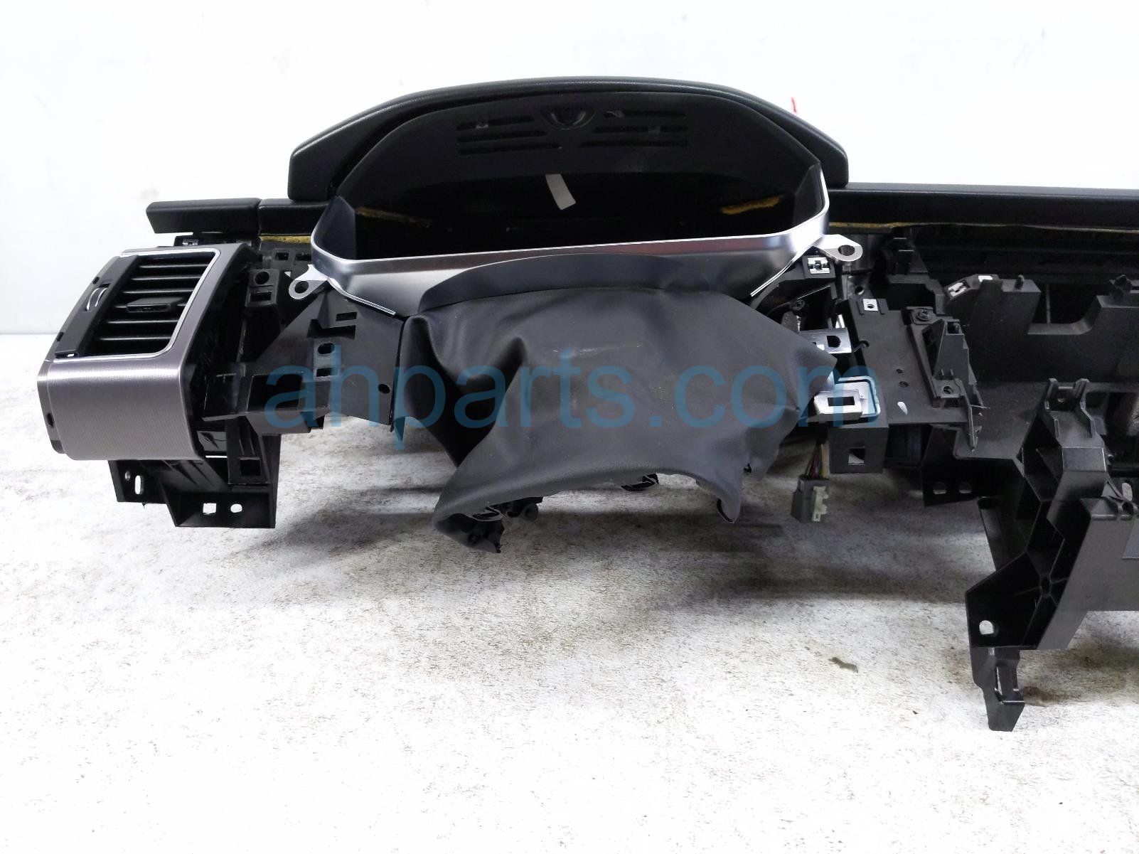2020 Land Rover Range Rover Sport Dashboard W/ Airbag L4941786 Replacement 2020 Land Rover Range Rover Sport Dashboard W/ Airbag L4941786 Replacement thumbnail