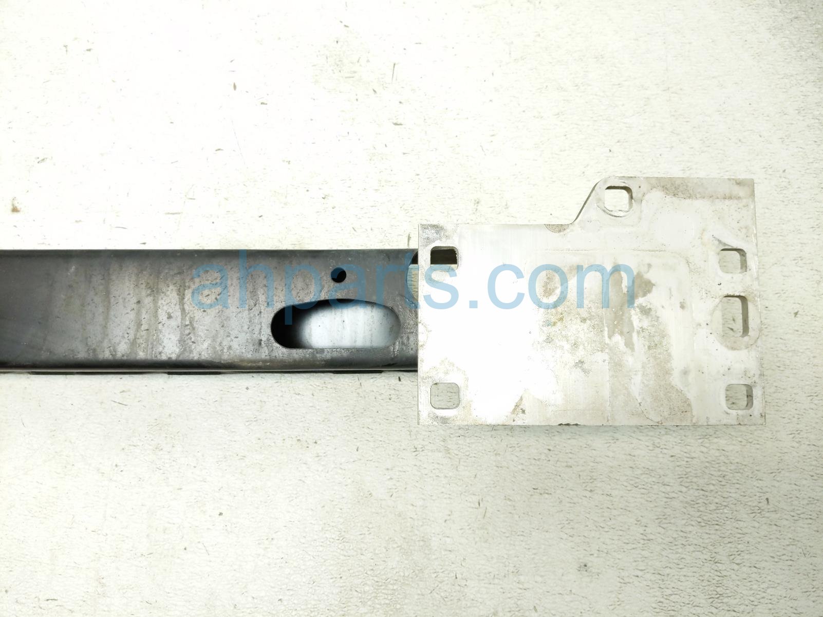 2020 Land Rover Range Rover Sport Beam Rear Bumper Reinforcement Bar DK62 17B892 AG Replacement 2020 Land Rover Range Rover Sport Beam Rear Bumper Reinforcement Bar DK62 17B892 AG Replacement thumbnail