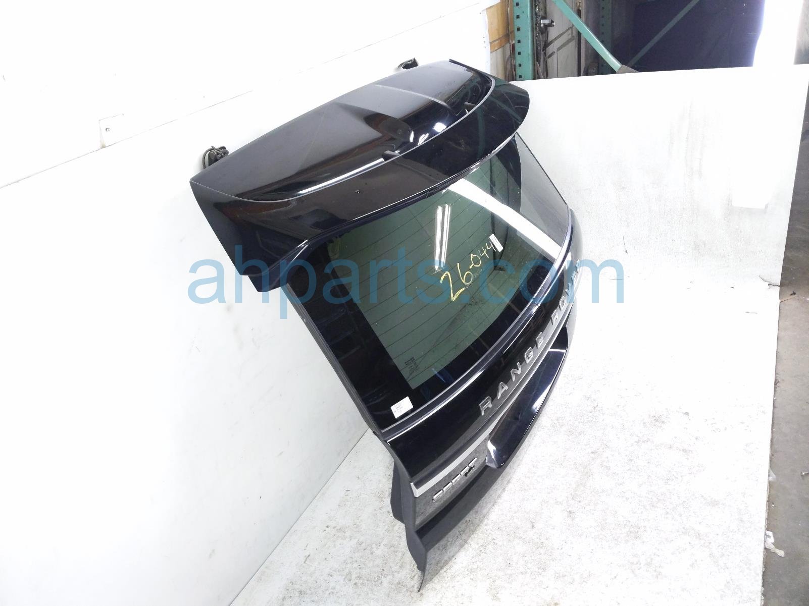 2020 Land Rover Range Rover Sport Deck Trunk Lid Lift Gate / Tail Gate Black LR181165 Replacement 2020 Land Rover Range Rover Sport Deck Trunk Lid Lift Gate / Tail Gate Black LR181165 Replacement thumbnail