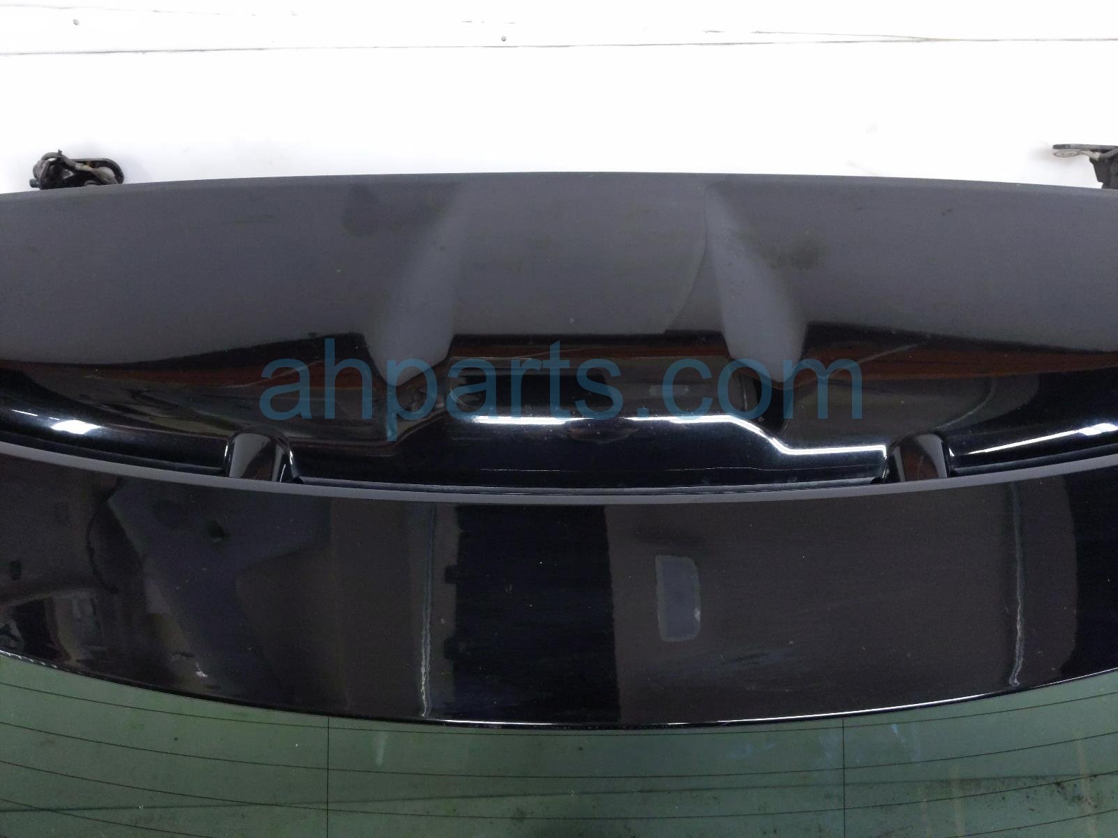 2020 Land Rover Range Rover Sport Deck Trunk Lid Lift Gate / Tail Gate Black LR181165 Replacement 2020 Land Rover Range Rover Sport Deck Trunk Lid Lift Gate / Tail Gate Black LR181165 Replacement thumbnail
