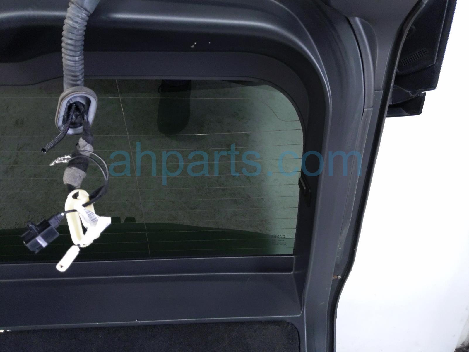 2020 Land Rover Range Rover Sport Deck Trunk Lid Lift Gate / Tail Gate Black LR181165 Replacement 2020 Land Rover Range Rover Sport Deck Trunk Lid Lift Gate / Tail Gate Black LR181165 Replacement thumbnail