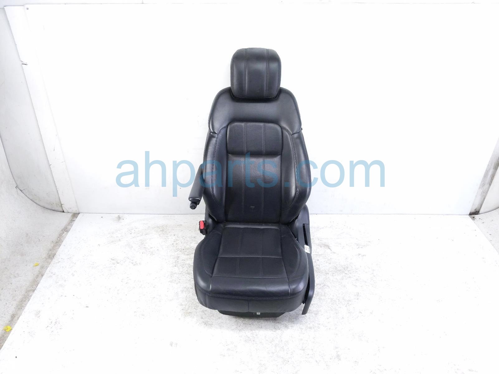 $295 Land Rover FR/LH SEAT - BLACK - W/ AIRBAG $295 Land Rover FR/LH SEAT - BLACK - W/ AIRBAG