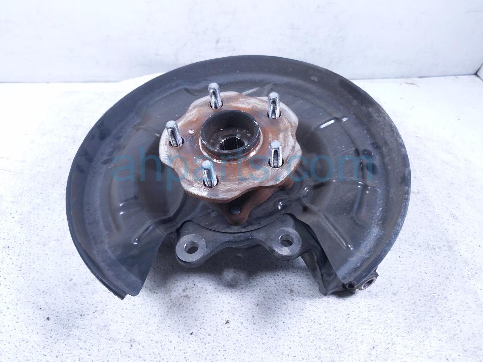 Toyota RR/RH SPINDLE KNUCKLE HUB - AWD