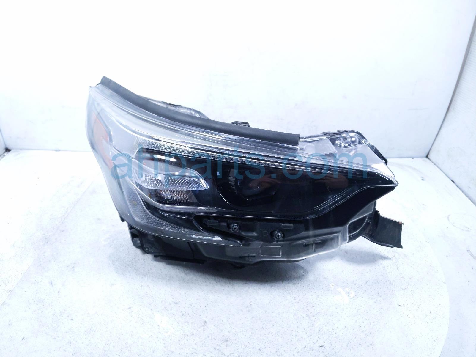 Subaru RH HEADLAMP / LIGHT