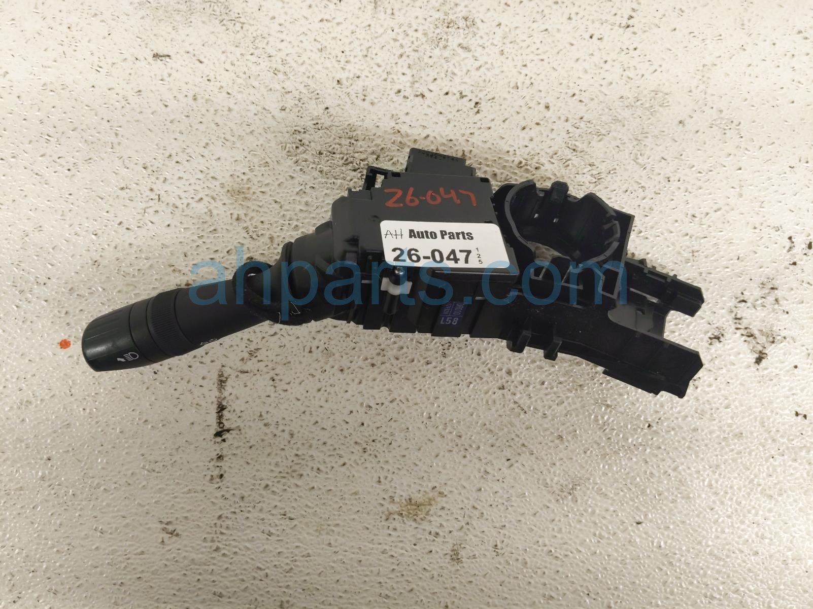 Toyota HEADLAMP / SIGNAL COLUMN SWITCH