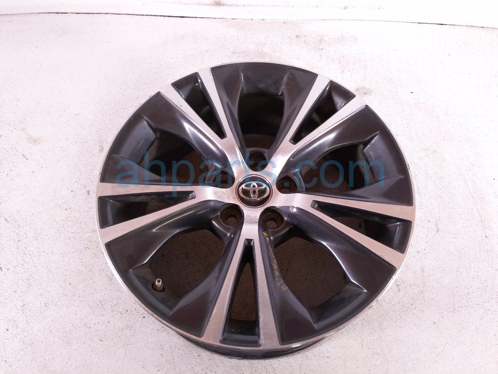 2019 Toyota Highlander Rear Driver Wheel / Rim 42611 0E440 Replacement 2019 Toyota Highlander Rear Driver Wheel / Rim 42611 0E440 Replacement thumbnail
