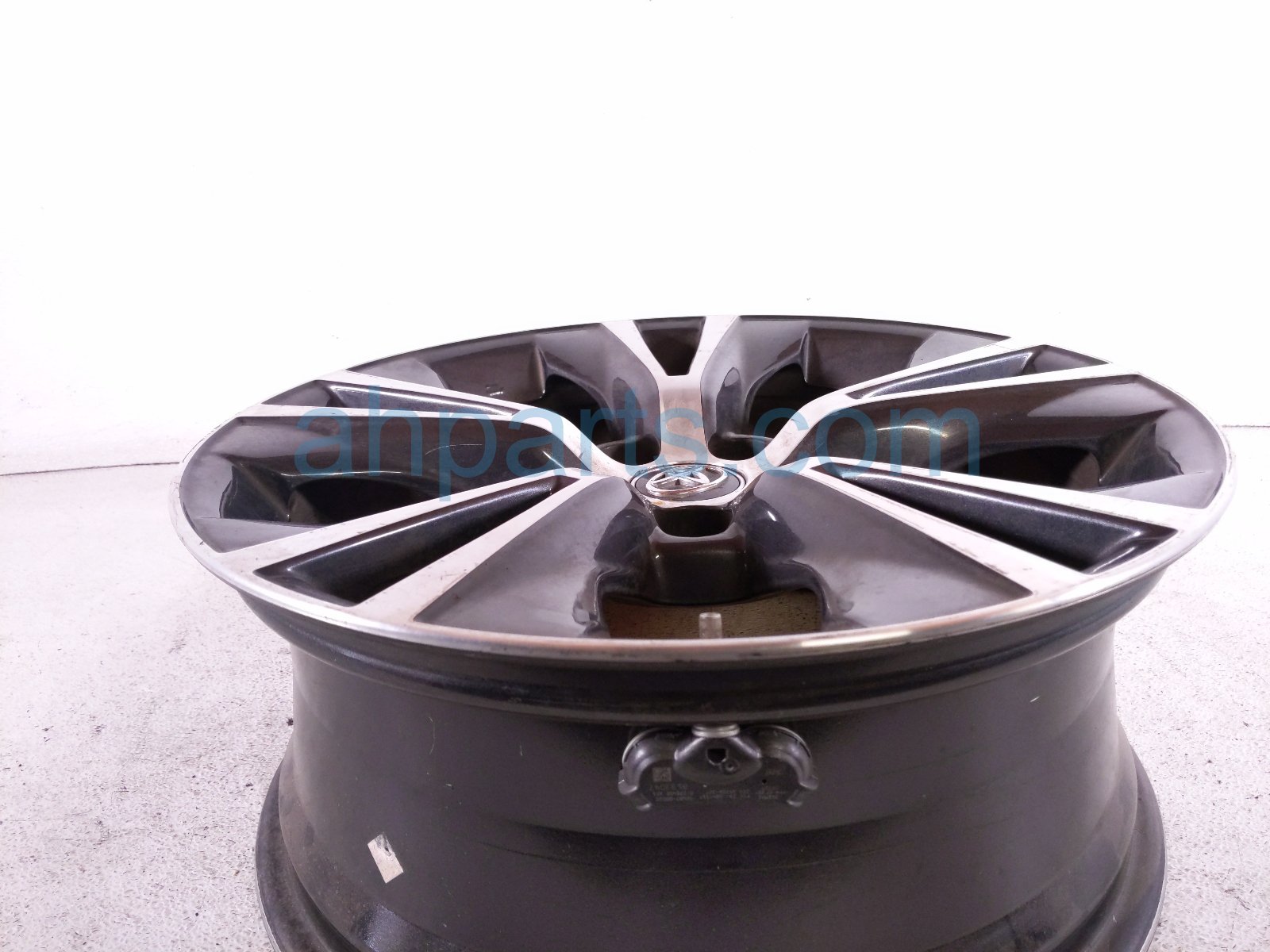 2019 Toyota Highlander Rear Driver Wheel / Rim 42611 0E440 Replacement 2019 Toyota Highlander Rear Driver Wheel / Rim 42611 0E440 Replacement thumbnail