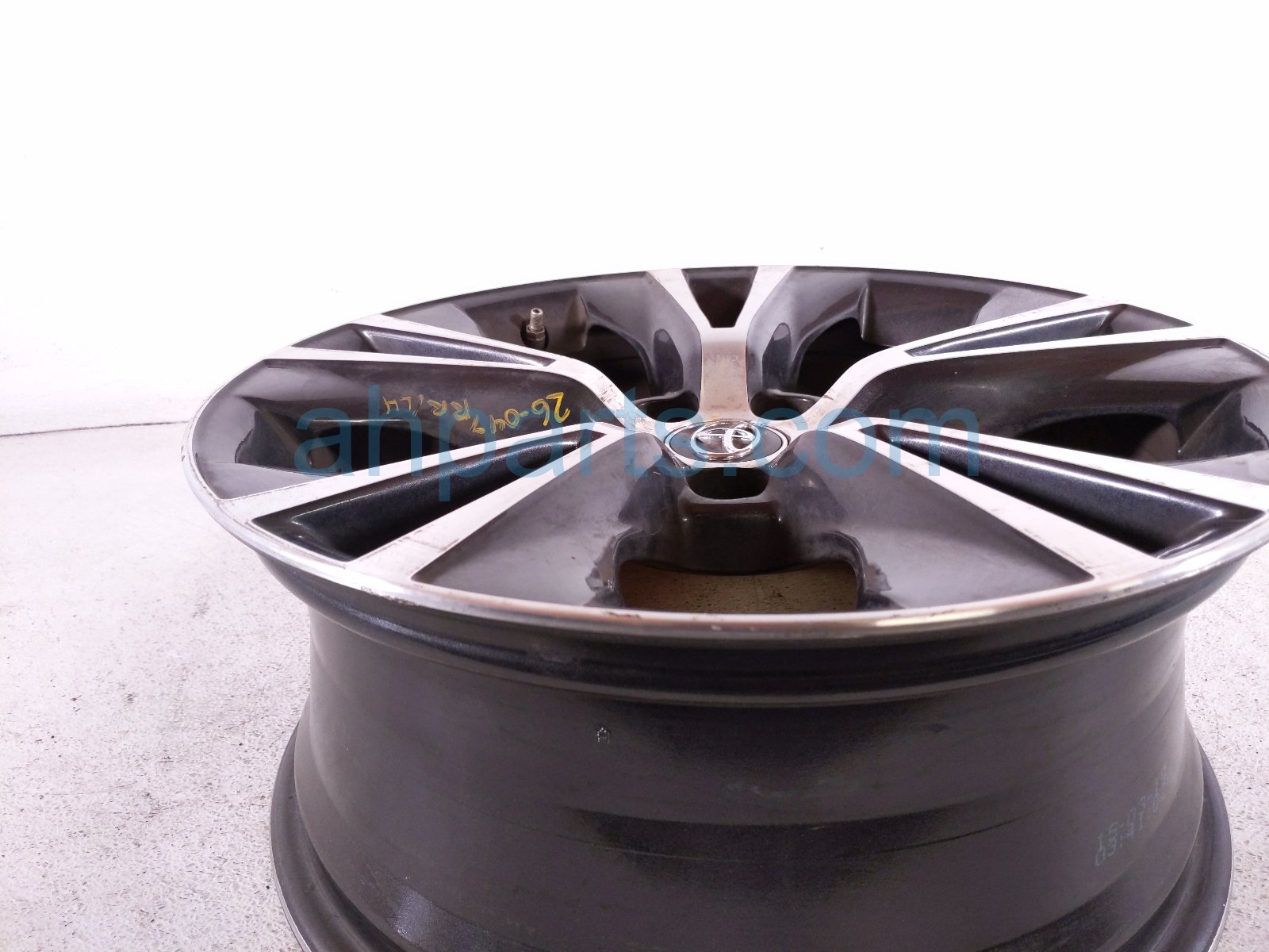 2019 Toyota Highlander Rear Driver Wheel / Rim 42611 0E440 Replacement 2019 Toyota Highlander Rear Driver Wheel / Rim 42611 0E440 Replacement thumbnail