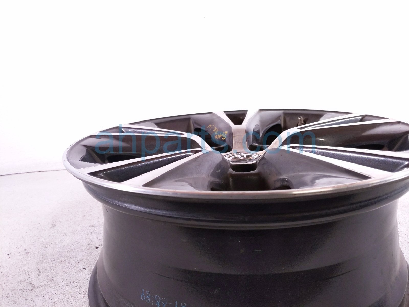 2019 Toyota Highlander Rear Driver Wheel / Rim 42611 0E440 Replacement 2019 Toyota Highlander Rear Driver Wheel / Rim 42611 0E440 Replacement thumbnail