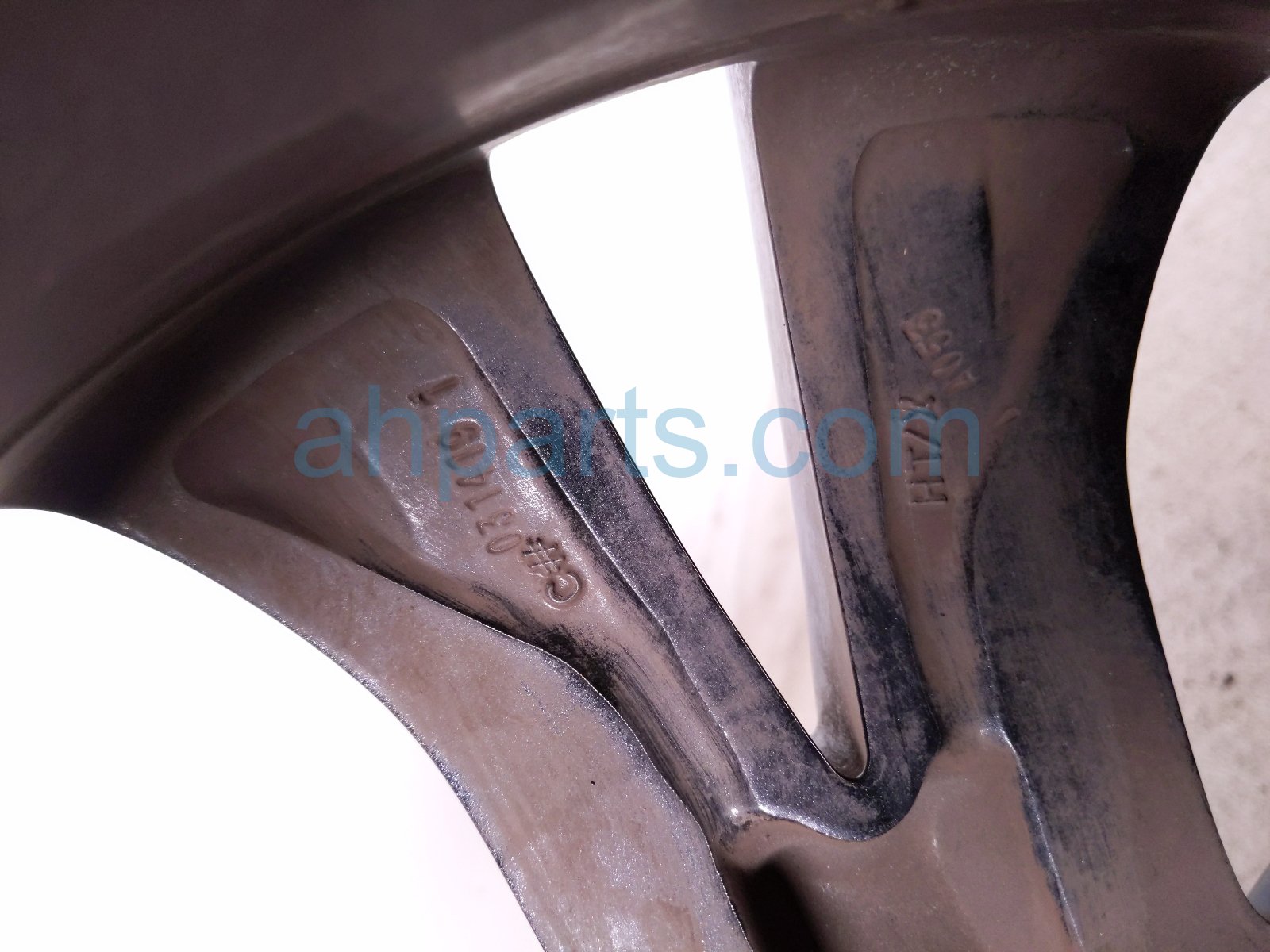 2019 Toyota Highlander Rear Driver Wheel / Rim 42611 0E440 Replacement 2019 Toyota Highlander Rear Driver Wheel / Rim 42611 0E440 Replacement thumbnail