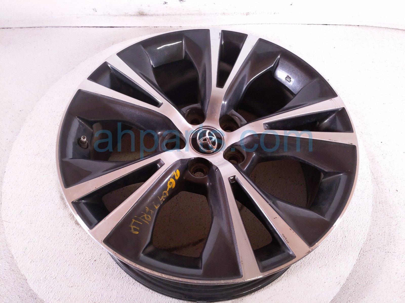 2019 Toyota Highlander Front Driver Wheel / Rim 42611 0E440 Replacement 2019 Toyota Highlander Front Driver Wheel / Rim 42611 0E440 Replacement thumbnail