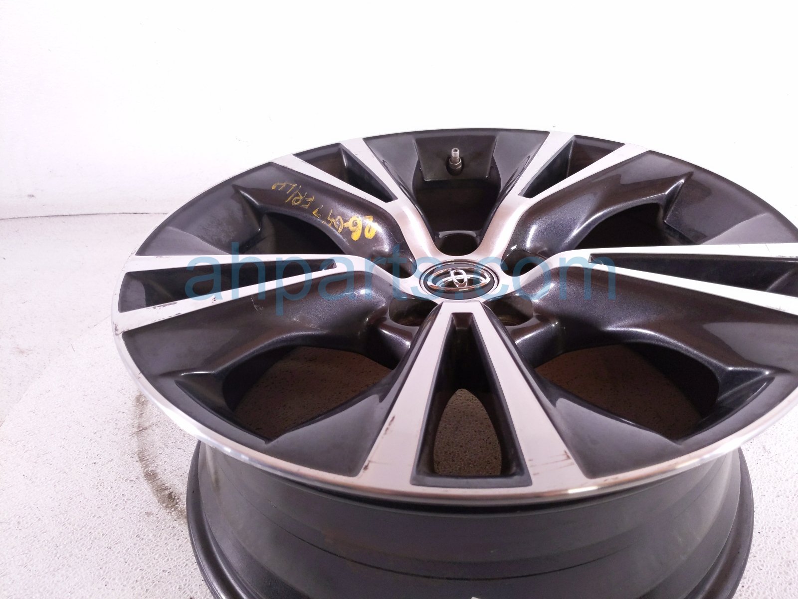 2019 Toyota Highlander Front Driver Wheel / Rim 42611 0E440 Replacement 2019 Toyota Highlander Front Driver Wheel / Rim 42611 0E440 Replacement thumbnail