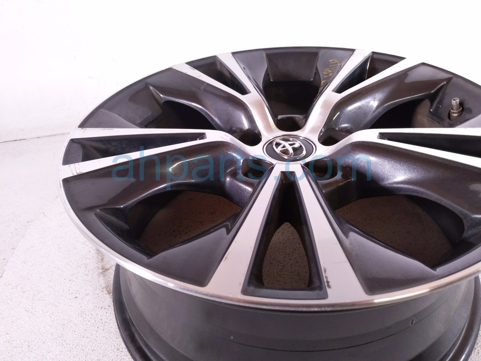 2019 Toyota Highlander Front Driver Wheel / Rim 42611 0E440 Replacement 2019 Toyota Highlander Front Driver Wheel / Rim 42611 0E440 Replacement thumbnail