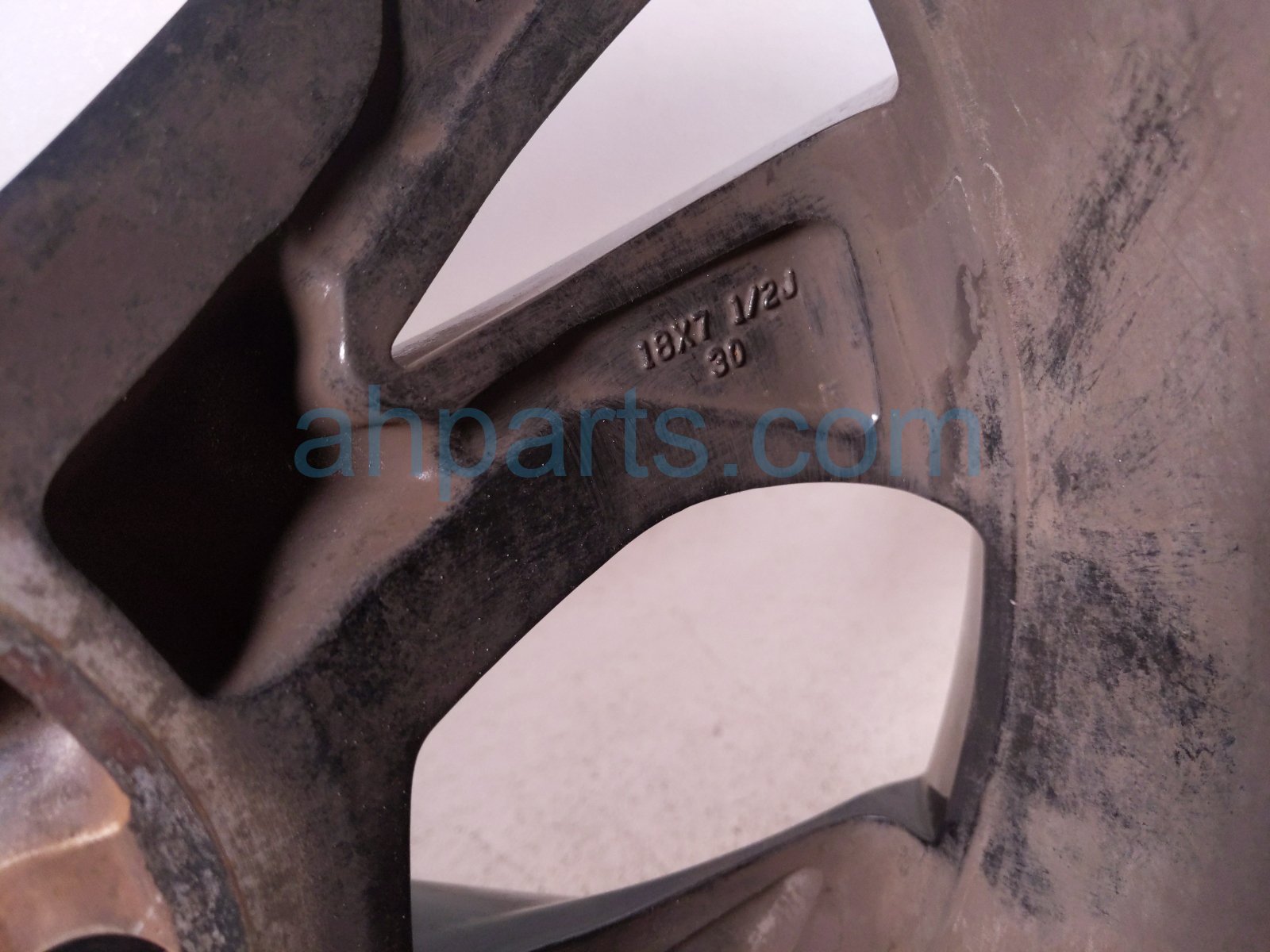 2019 Toyota Highlander Front Driver Wheel / Rim 42611 0E440 Replacement 2019 Toyota Highlander Front Driver Wheel / Rim 42611 0E440 Replacement thumbnail