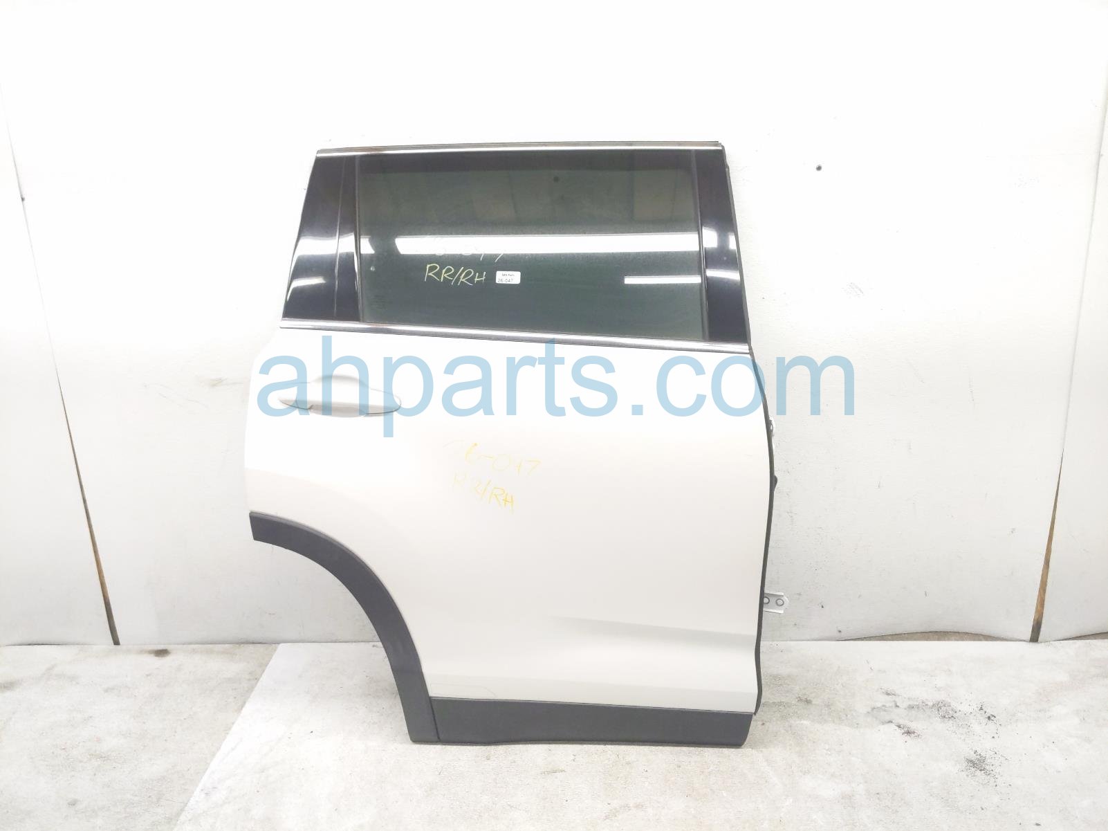 Toyota RR/RH DOOR - WHITE - NO INSIDE TRIM