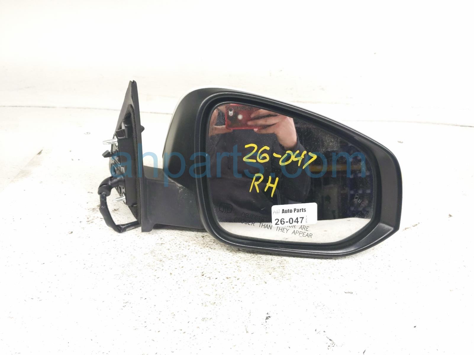 Toyota RH SIDE VIEW MIRROR - WHITE