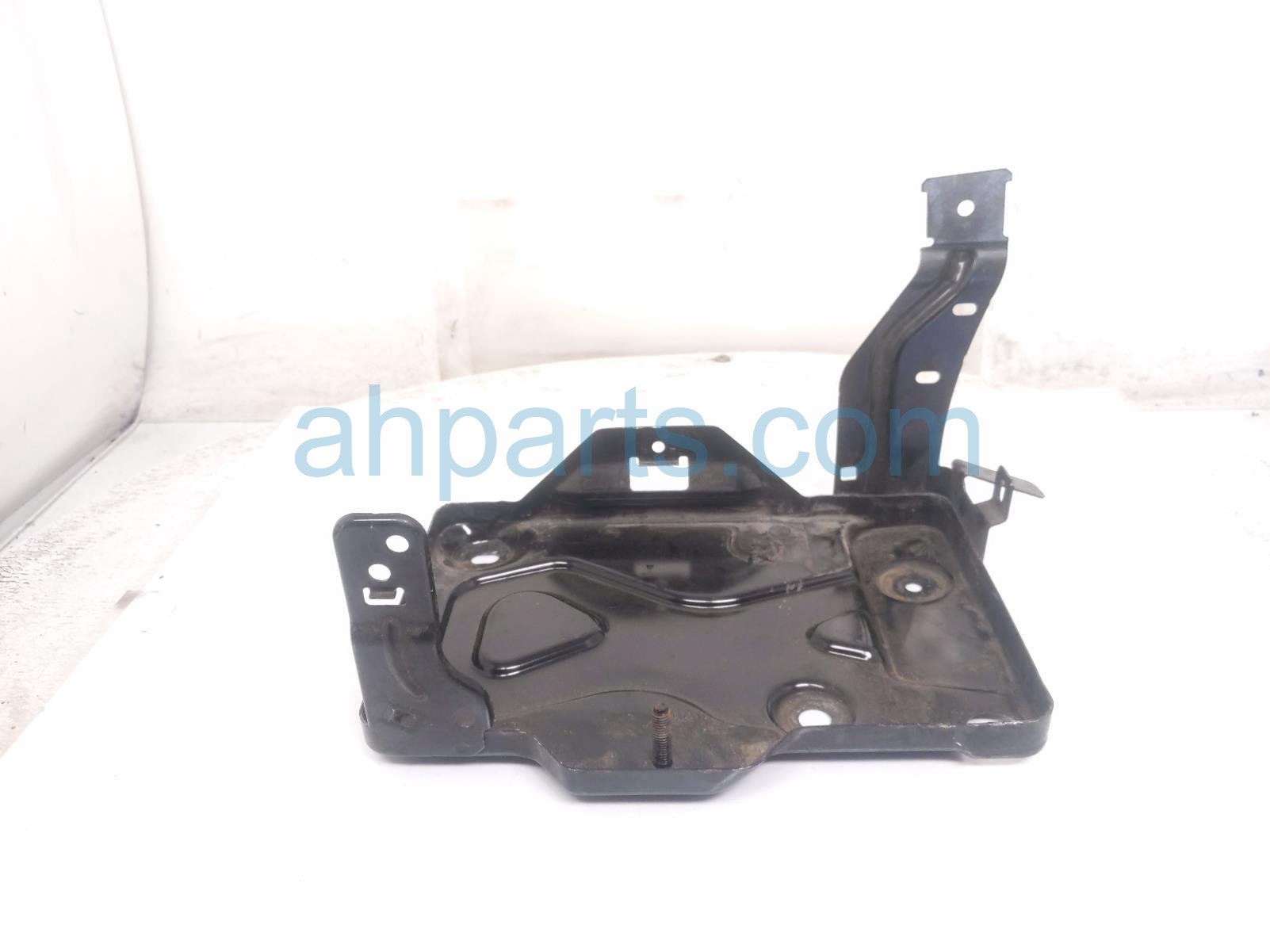 2018 Jeep Renegade Battery Tray 1.4l 6106048AA Replacement 2018 Jeep Renegade Battery Tray 1.4l 6106048AA Replacement thumbnail
