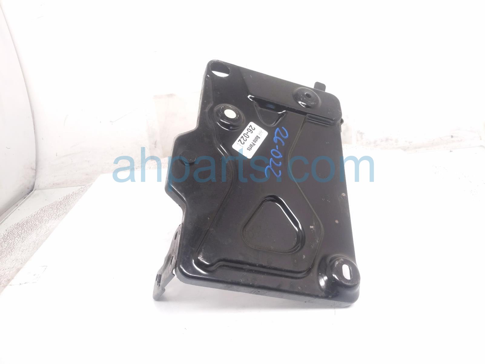 2018 Jeep Renegade Battery Tray 1.4l 6106048AA Replacement 2018 Jeep Renegade Battery Tray 1.4l 6106048AA Replacement thumbnail