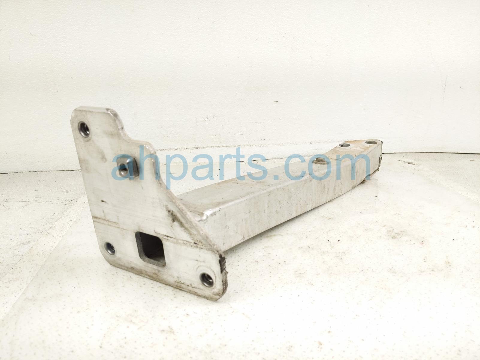 2023 Jeep Cherokee Passenger Lower Load Beam 68320328AF Replacement 2023 Jeep Cherokee Passenger Lower Load Beam 68320328AF Replacement thumbnail