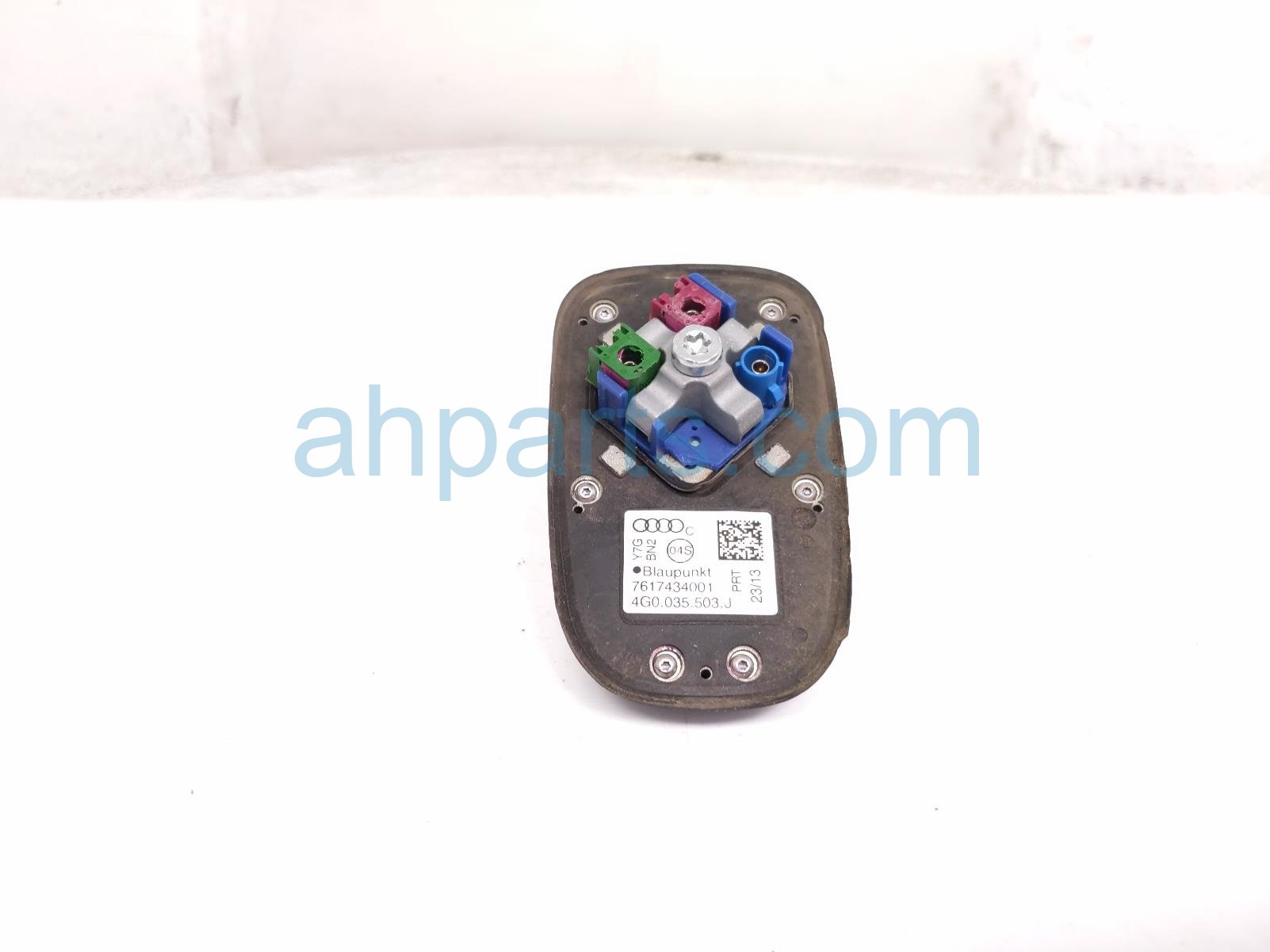 2014 Audi A6 Audi Roof Antenna Assy Silver 4G0 035 503 J GRU Replacement 2014 Audi A6 Audi Roof Antenna Assy Silver 4G0 035 503 J GRU Replacement thumbnail