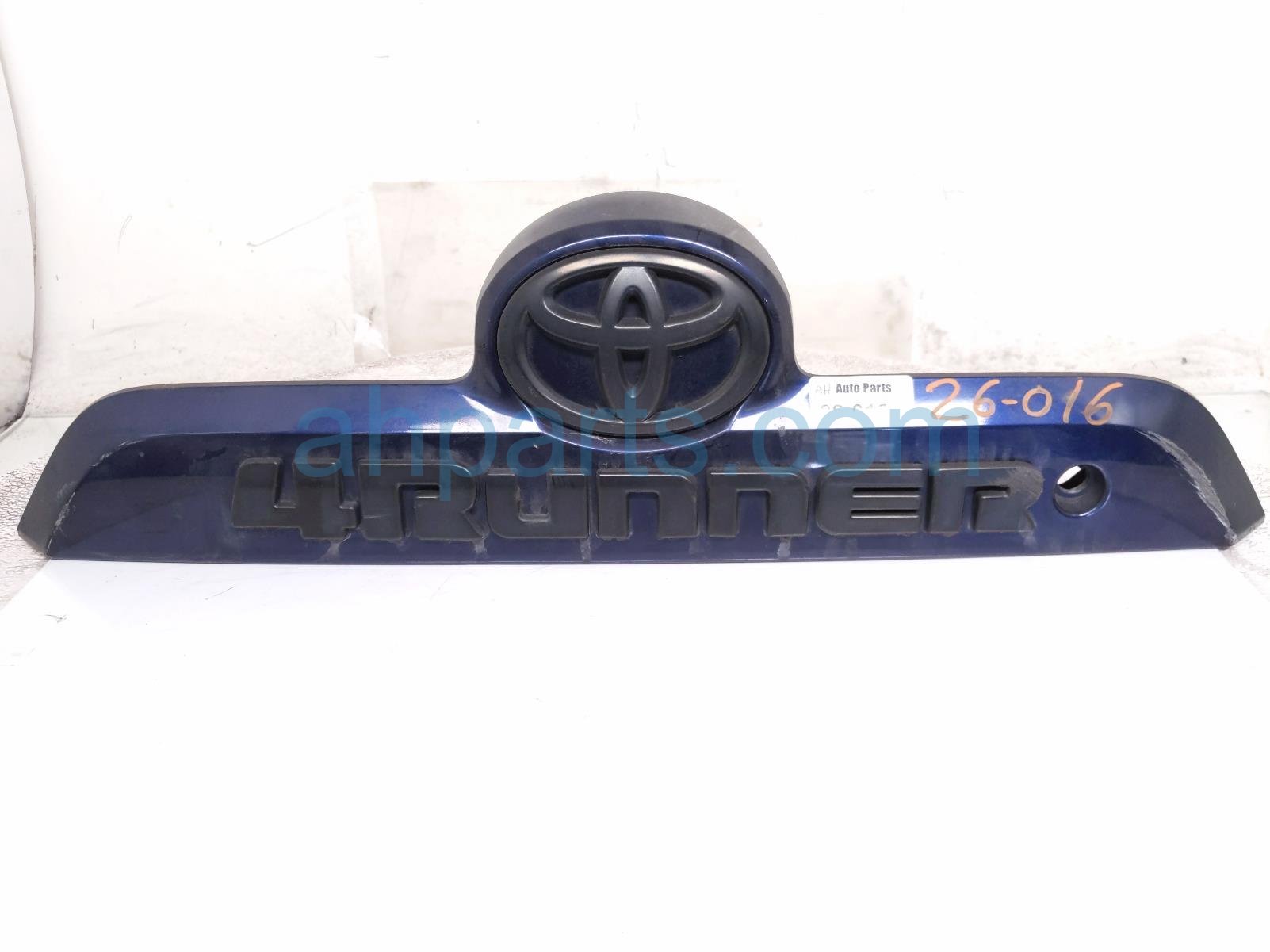 2016 Toyota 4 Runner Tailgate Trim Garnish Blue 7681135 320J0 Replacement 2016 Toyota 4 Runner Tailgate Trim Garnish Blue 7681135 320J0 Replacement thumbnail