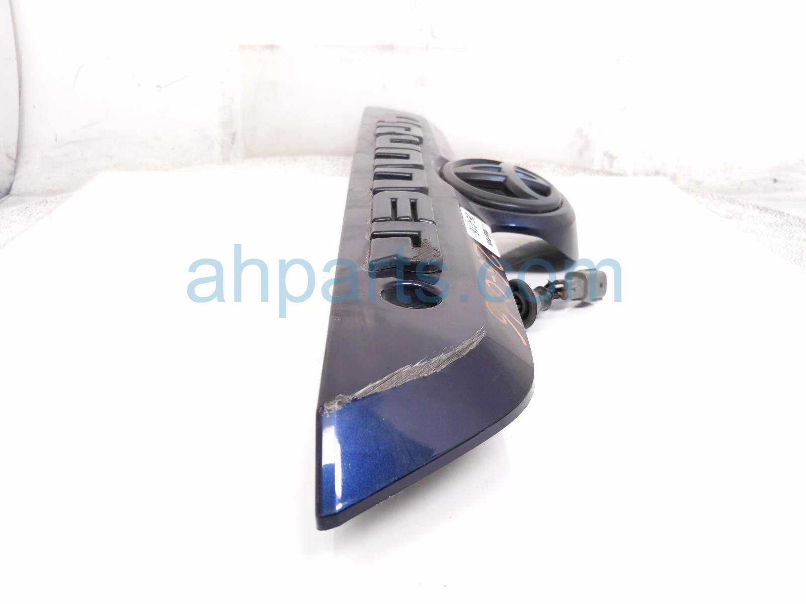 2016 Toyota 4 Runner Tailgate Trim Garnish Blue 7681135 320J0 Replacement 2016 Toyota 4 Runner Tailgate Trim Garnish Blue 7681135 320J0 Replacement thumbnail