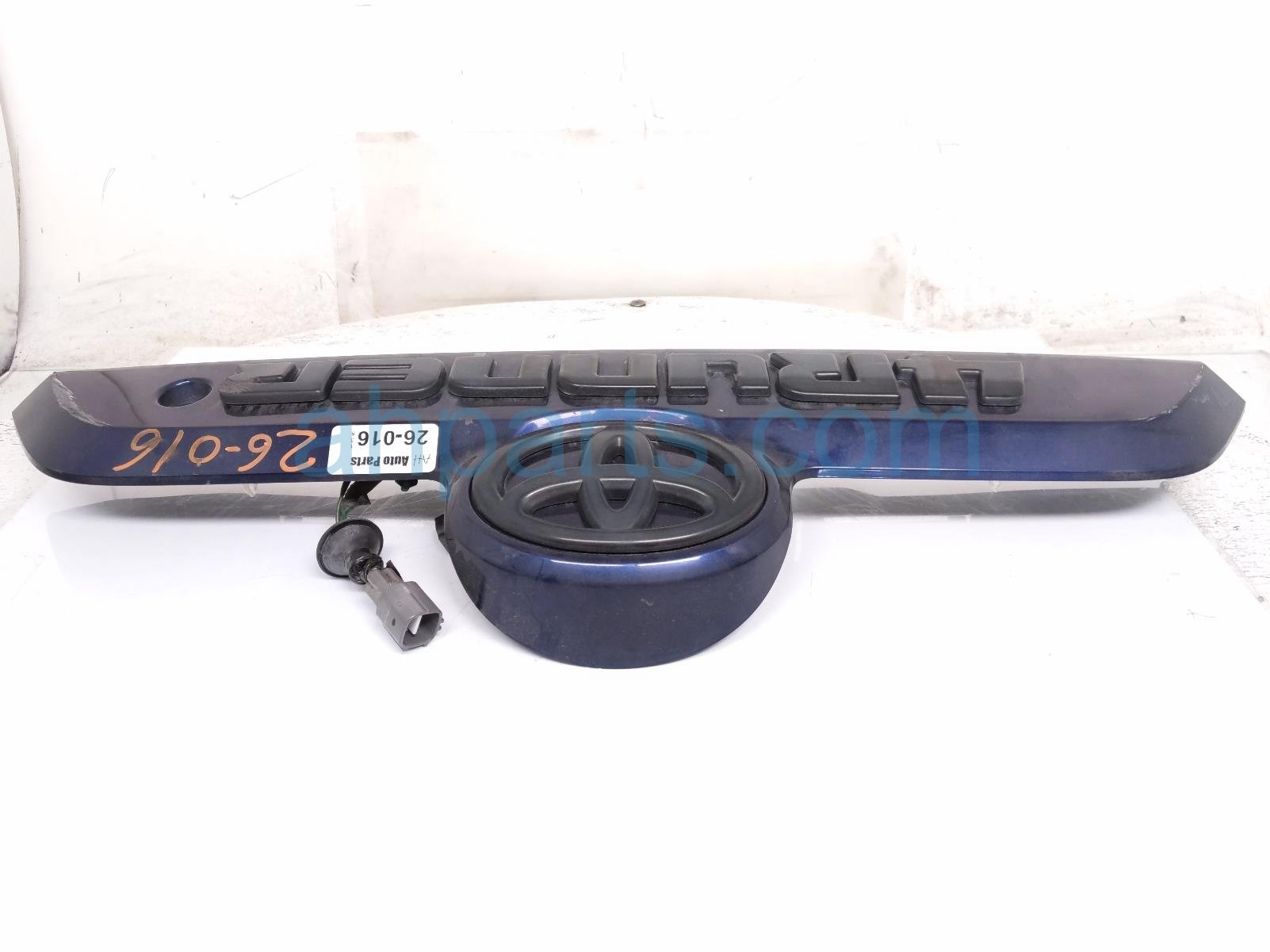 2016 Toyota 4 Runner Tailgate Trim Garnish Blue 7681135 320J0 Replacement 2016 Toyota 4 Runner Tailgate Trim Garnish Blue 7681135 320J0 Replacement thumbnail