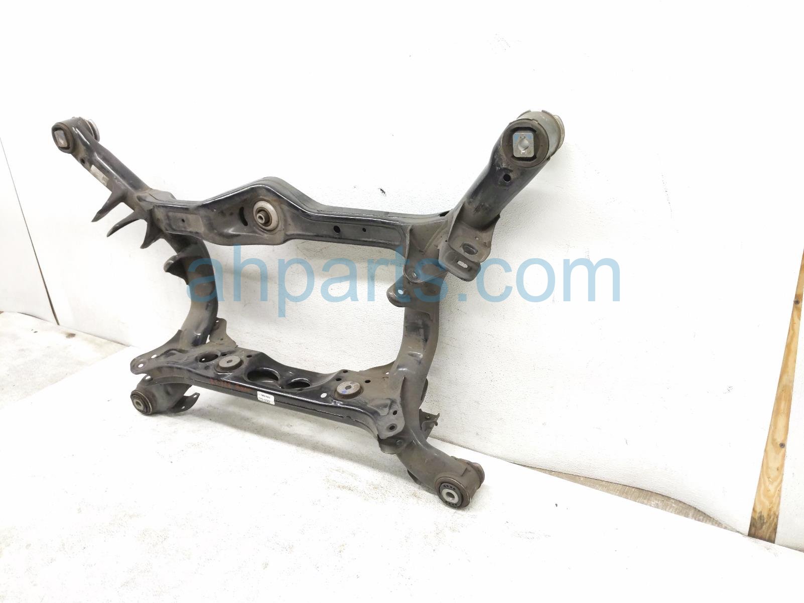 2021 Porsche Macan Crossmember Rear Sub Frame / Cradle 95B 505 235 F Replacement 2021 Porsche Macan Crossmember Rear Sub Frame / Cradle 95B 505 235 F Replacement thumbnail