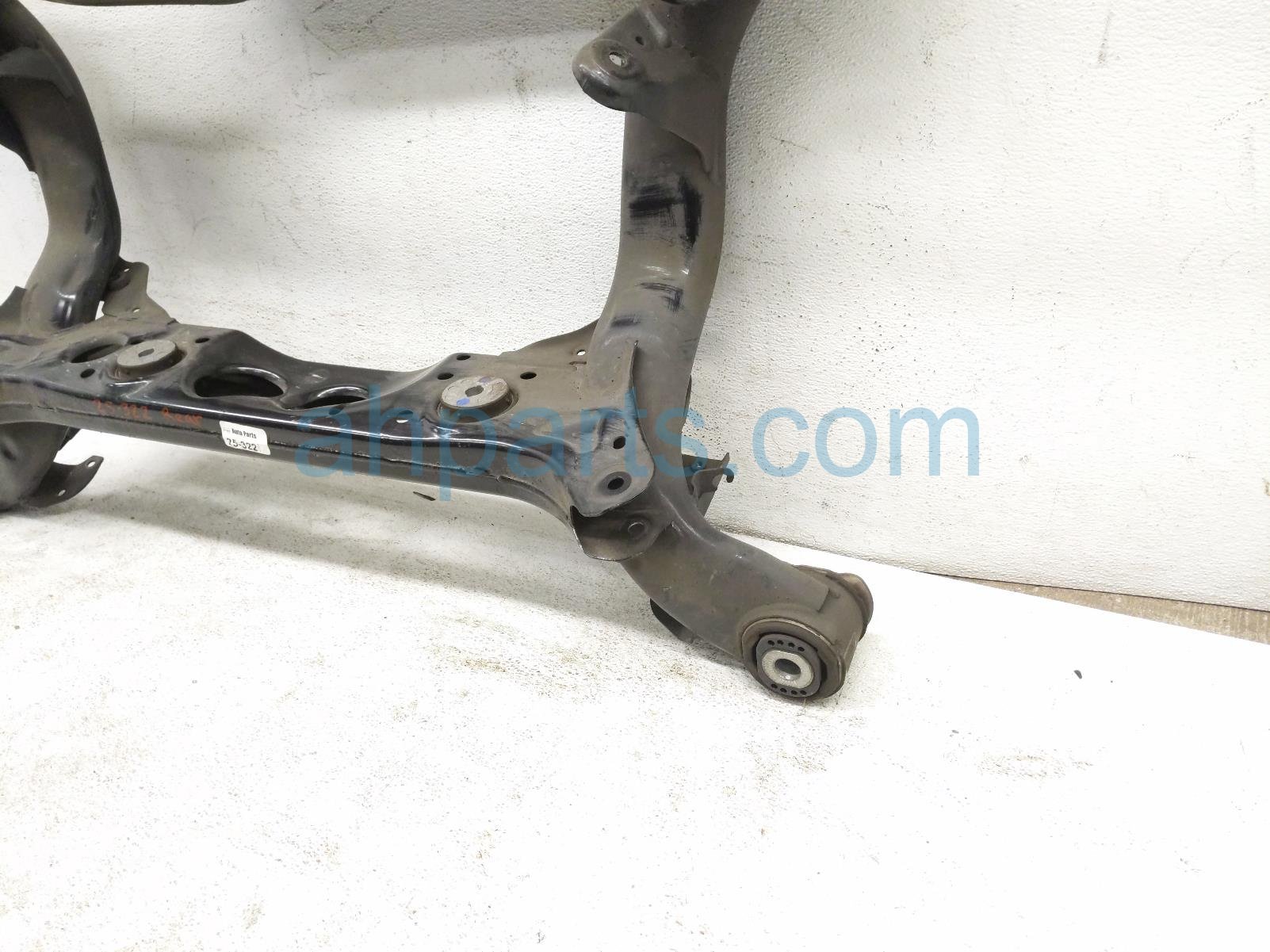 2021 Porsche Macan Crossmember Rear Sub Frame / Cradle 95B 505 235 F Replacement 2021 Porsche Macan Crossmember Rear Sub Frame / Cradle 95B 505 235 F Replacement thumbnail