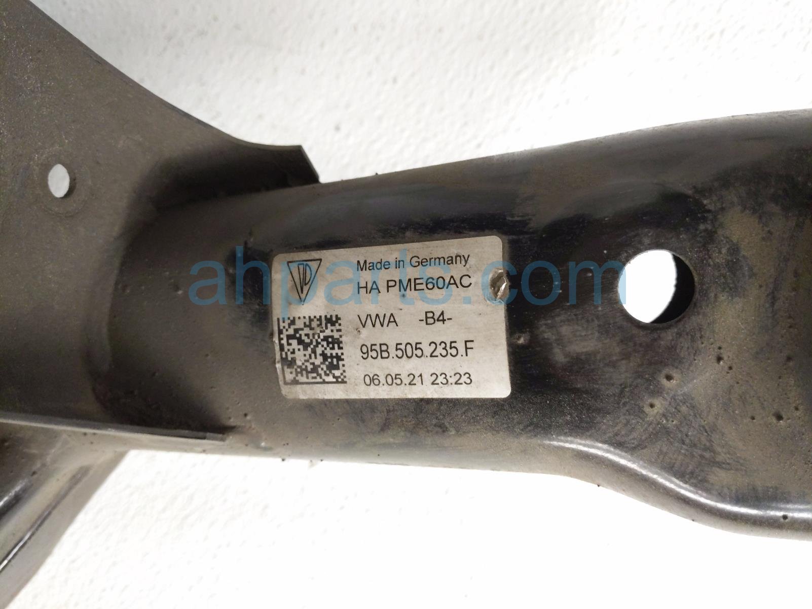 2021 Porsche Macan Crossmember Rear Sub Frame / Cradle 95B 505 235 F Replacement 2021 Porsche Macan Crossmember Rear Sub Frame / Cradle 95B 505 235 F Replacement thumbnail