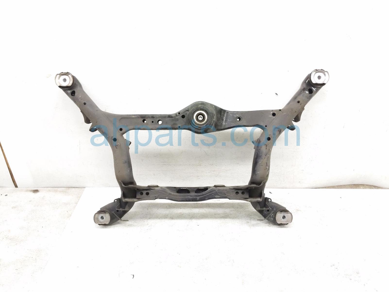 2021 Porsche Macan Crossmember Rear Sub Frame / Cradle 95B 505 235 F Replacement 2021 Porsche Macan Crossmember Rear Sub Frame / Cradle 95B 505 235 F Replacement thumbnail