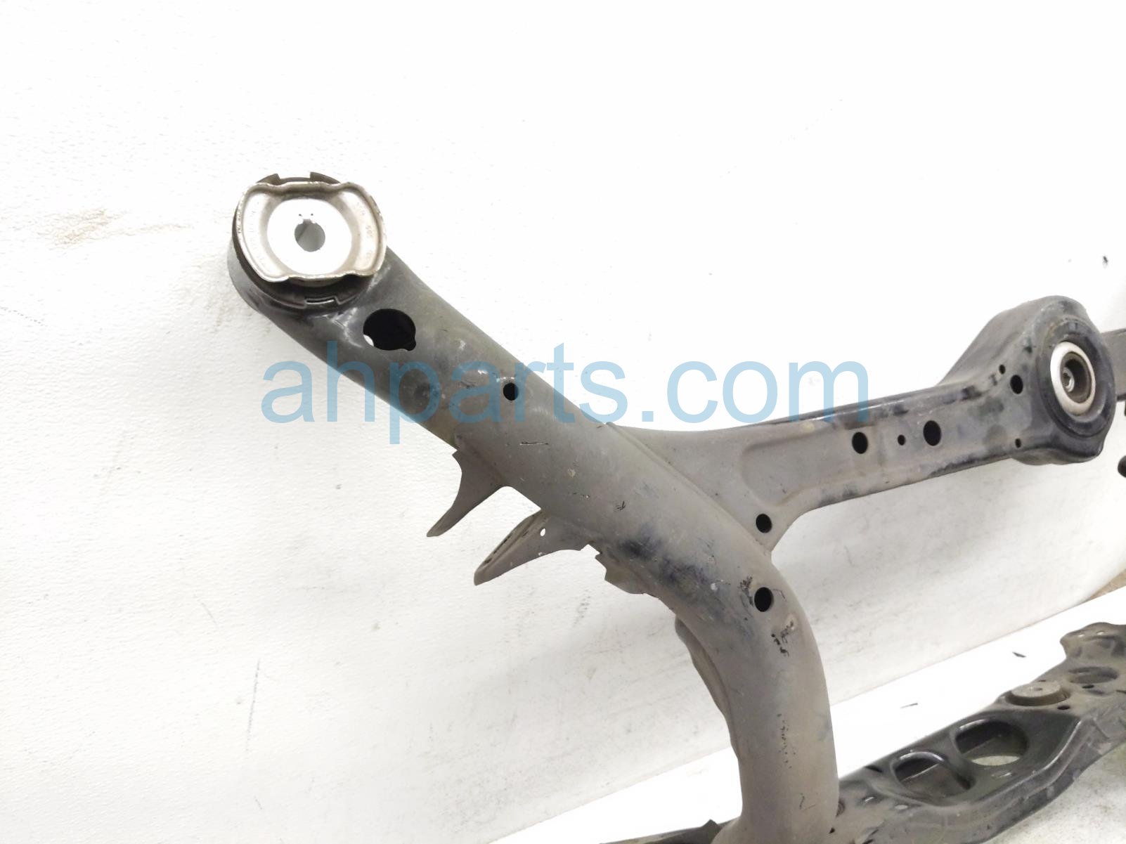 2021 Porsche Macan Crossmember Rear Sub Frame / Cradle 95B 505 235 F Replacement 2021 Porsche Macan Crossmember Rear Sub Frame / Cradle 95B 505 235 F Replacement thumbnail