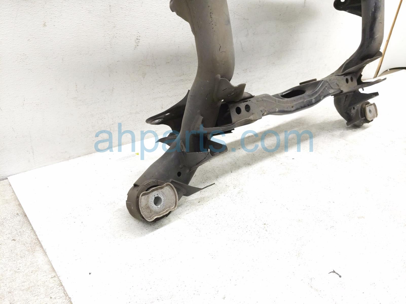 2021 Porsche Macan Crossmember Rear Sub Frame / Cradle 95B 505 235 F Replacement 2021 Porsche Macan Crossmember Rear Sub Frame / Cradle 95B 505 235 F Replacement thumbnail