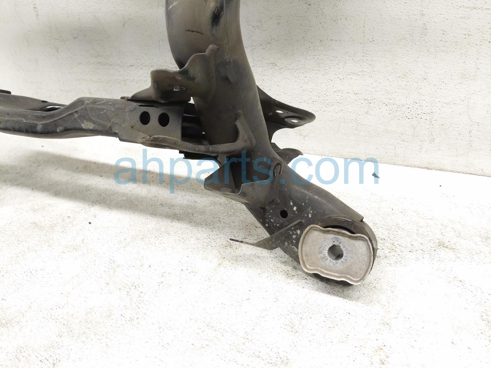 2021 Porsche Macan Crossmember Rear Sub Frame / Cradle 95B 505 235 F Replacement 2021 Porsche Macan Crossmember Rear Sub Frame / Cradle 95B 505 235 F Replacement thumbnail