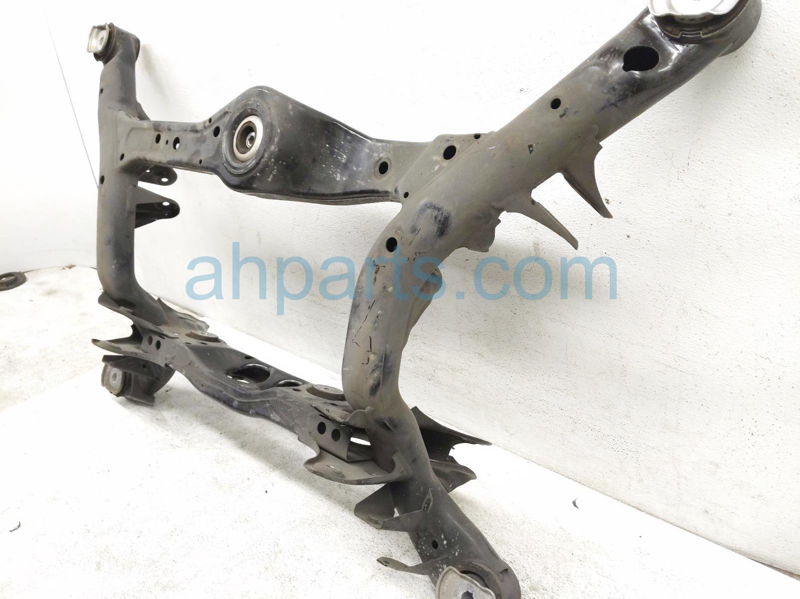 2021 Porsche Macan Crossmember Rear Sub Frame / Cradle 95B 505 235 F Replacement 2021 Porsche Macan Crossmember Rear Sub Frame / Cradle 95B 505 235 F Replacement thumbnail